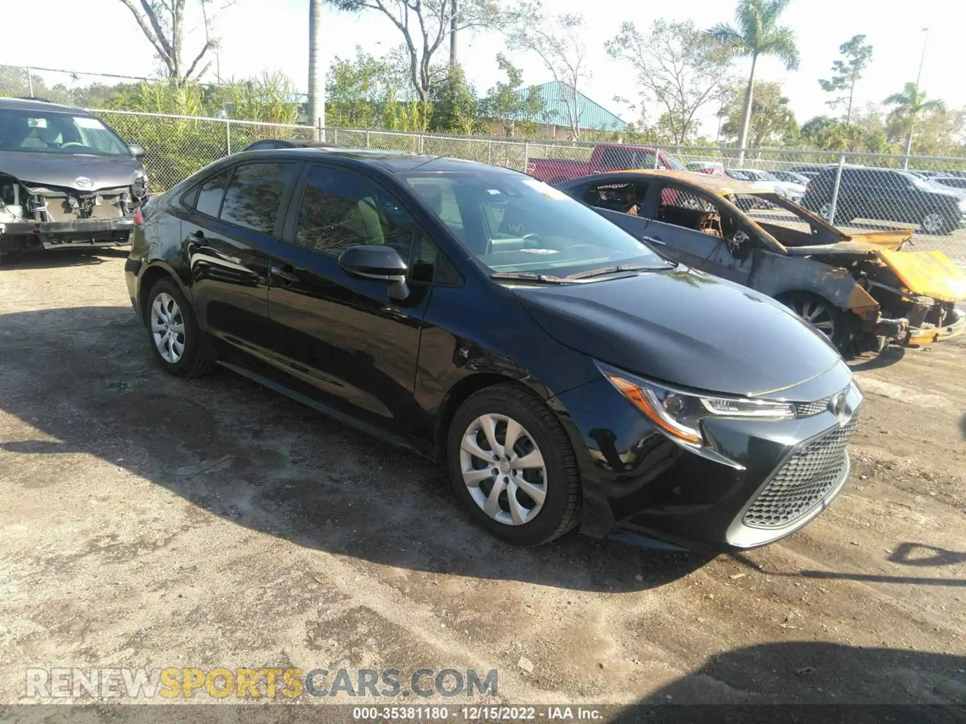 1 Photograph of a damaged car 5YFEPRAE9LP082255 TOYOTA COROLLA 2020