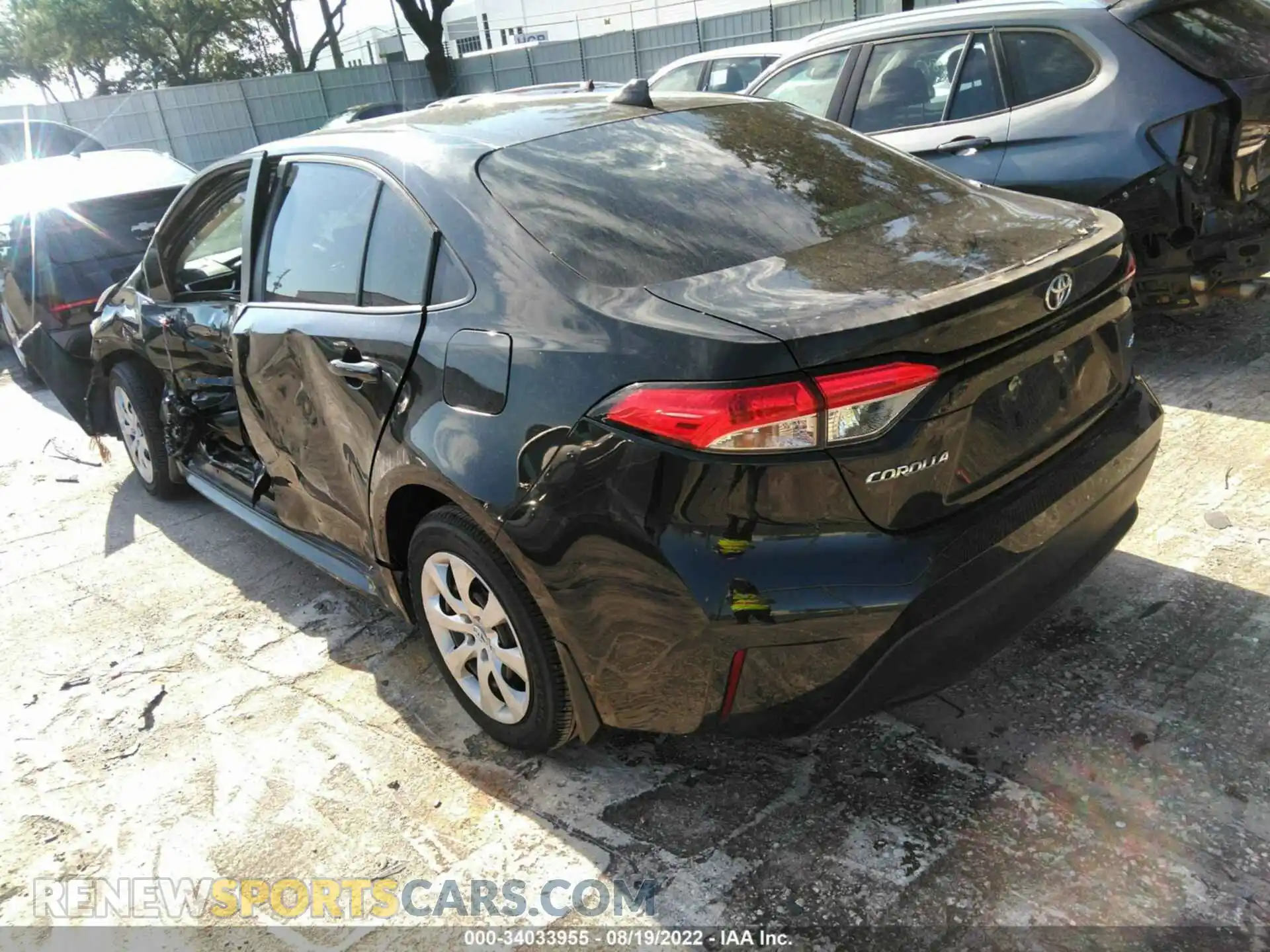 3 Photograph of a damaged car 5YFEPRAE9LP091831 TOYOTA COROLLA 2020