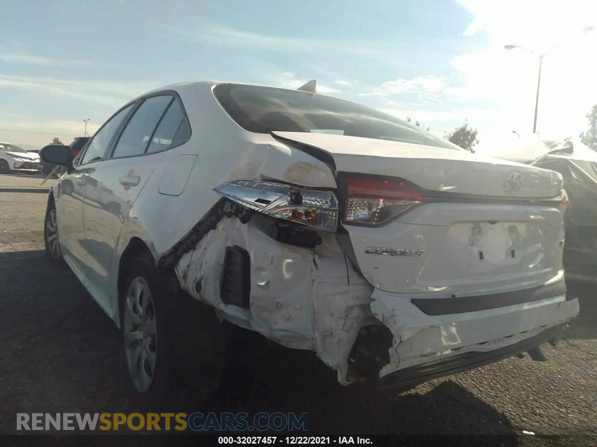 3 fotografías del automóvil dañado 5YFEPRAE9LP124844 TOYOTA COROLLA 2020