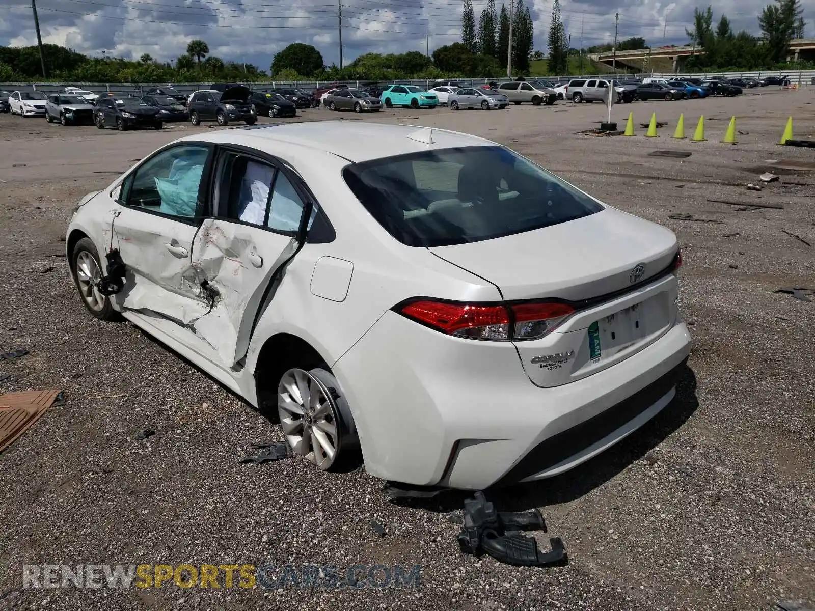 3 Photograph of a damaged car 5YFHPRAE3LP048261 TOYOTA COROLLA 2020