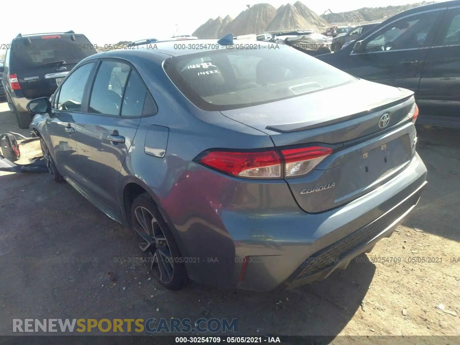 3 Photograph of a damaged car 5YFS4RCE0LP014399 TOYOTA COROLLA 2020