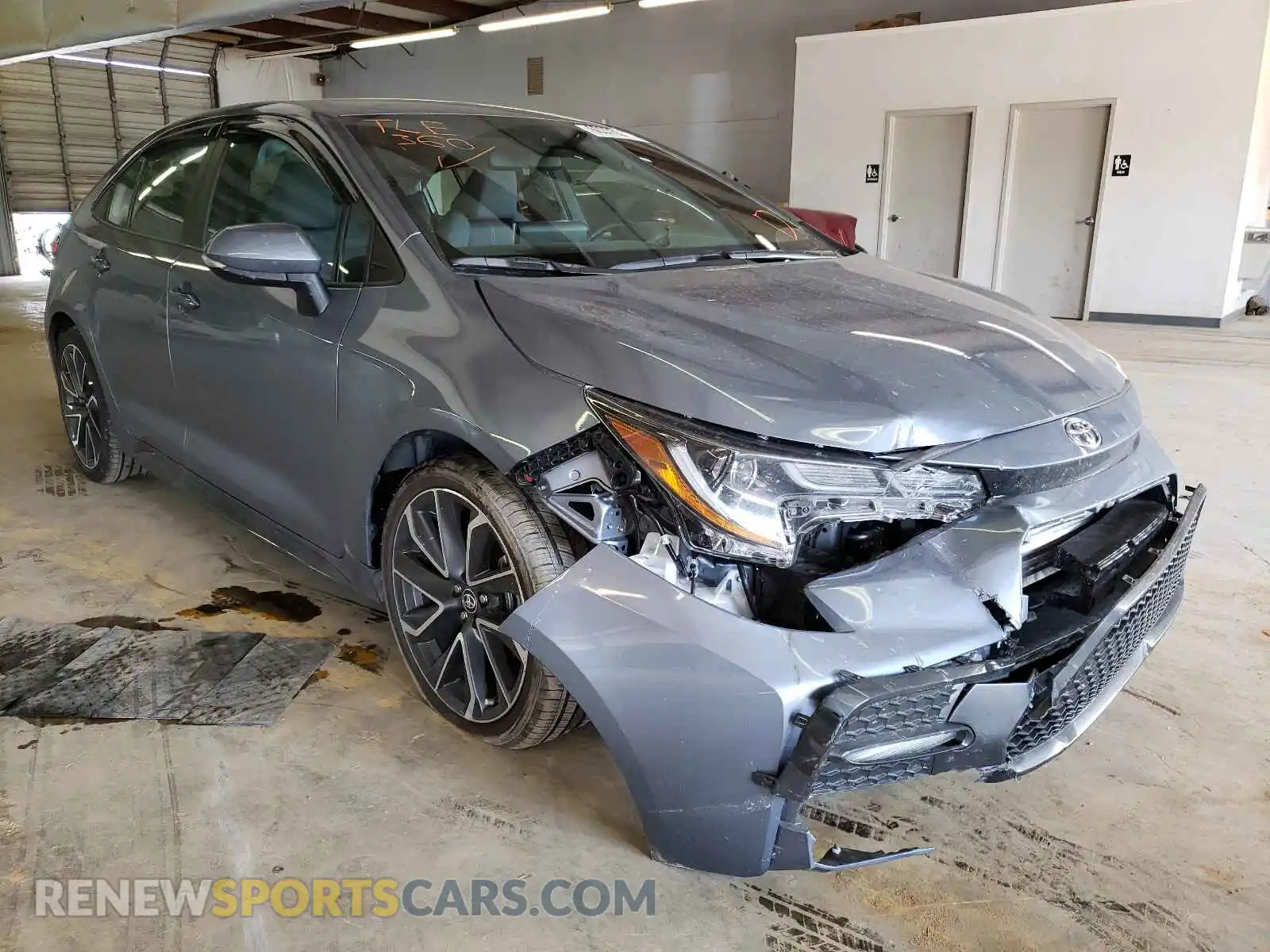 1 Photograph of a damaged car 5YFS4RCE0LP043174 TOYOTA COROLLA 2020