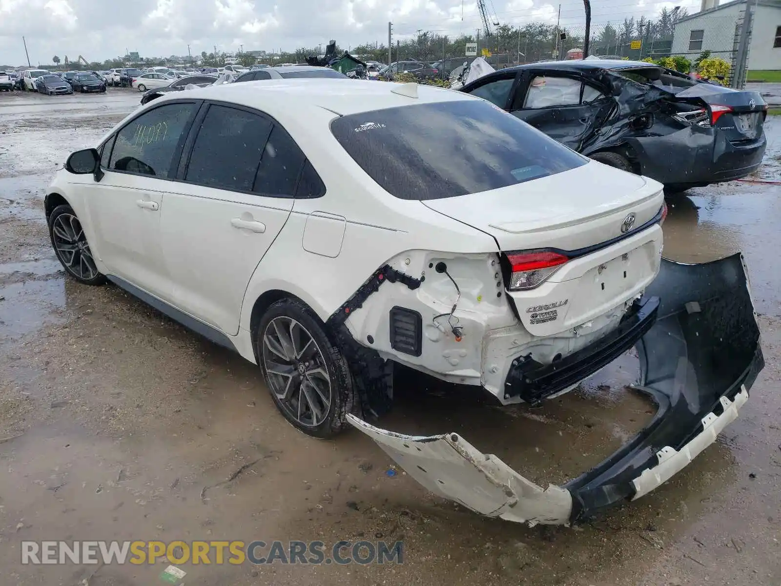 3 Photograph of a damaged car 5YFS4RCE0LP043272 TOYOTA COROLLA 2020