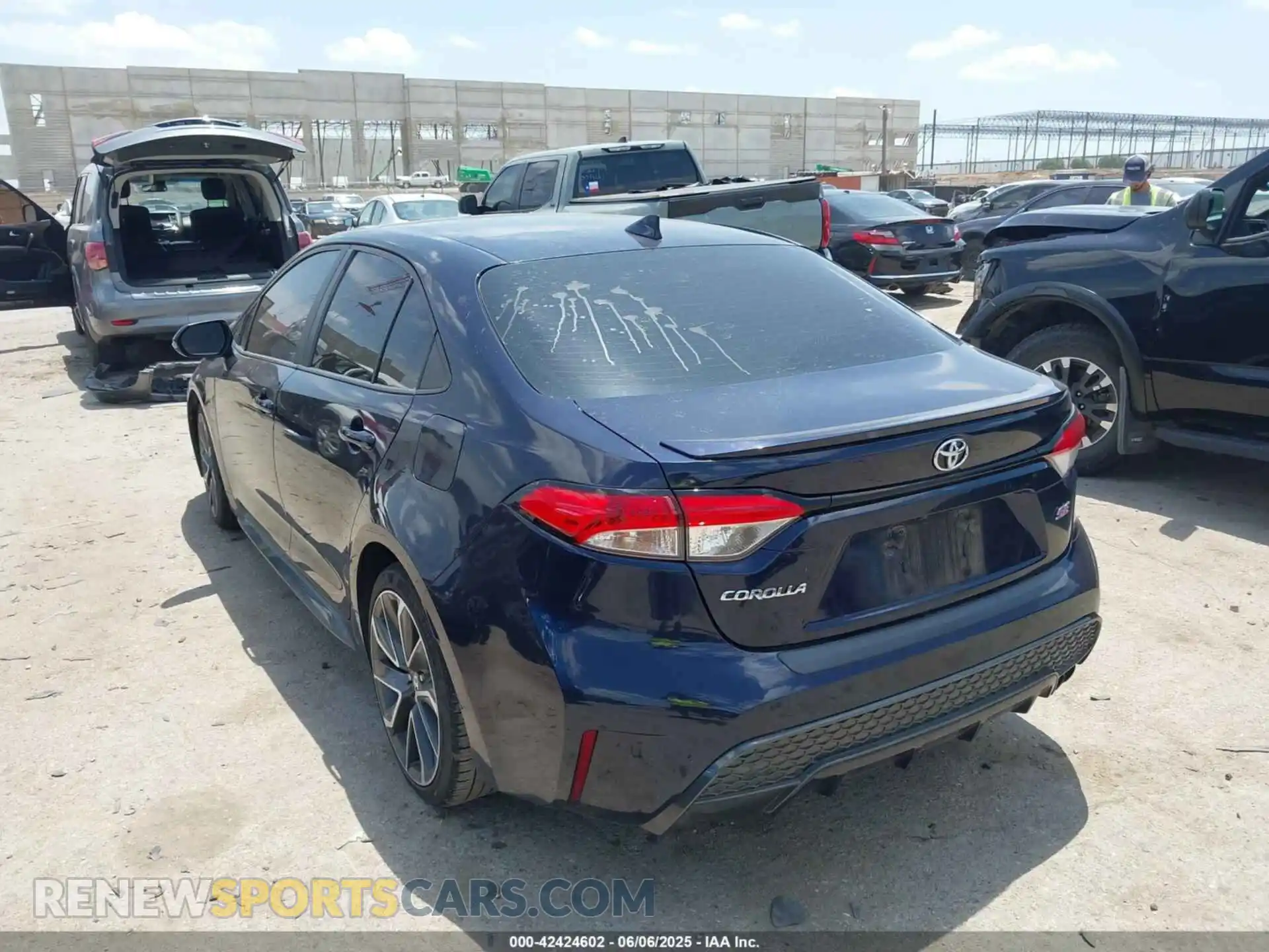 3 Photograph of a damaged car 5YFS4RCE2LP042169 TOYOTA COROLLA 2020