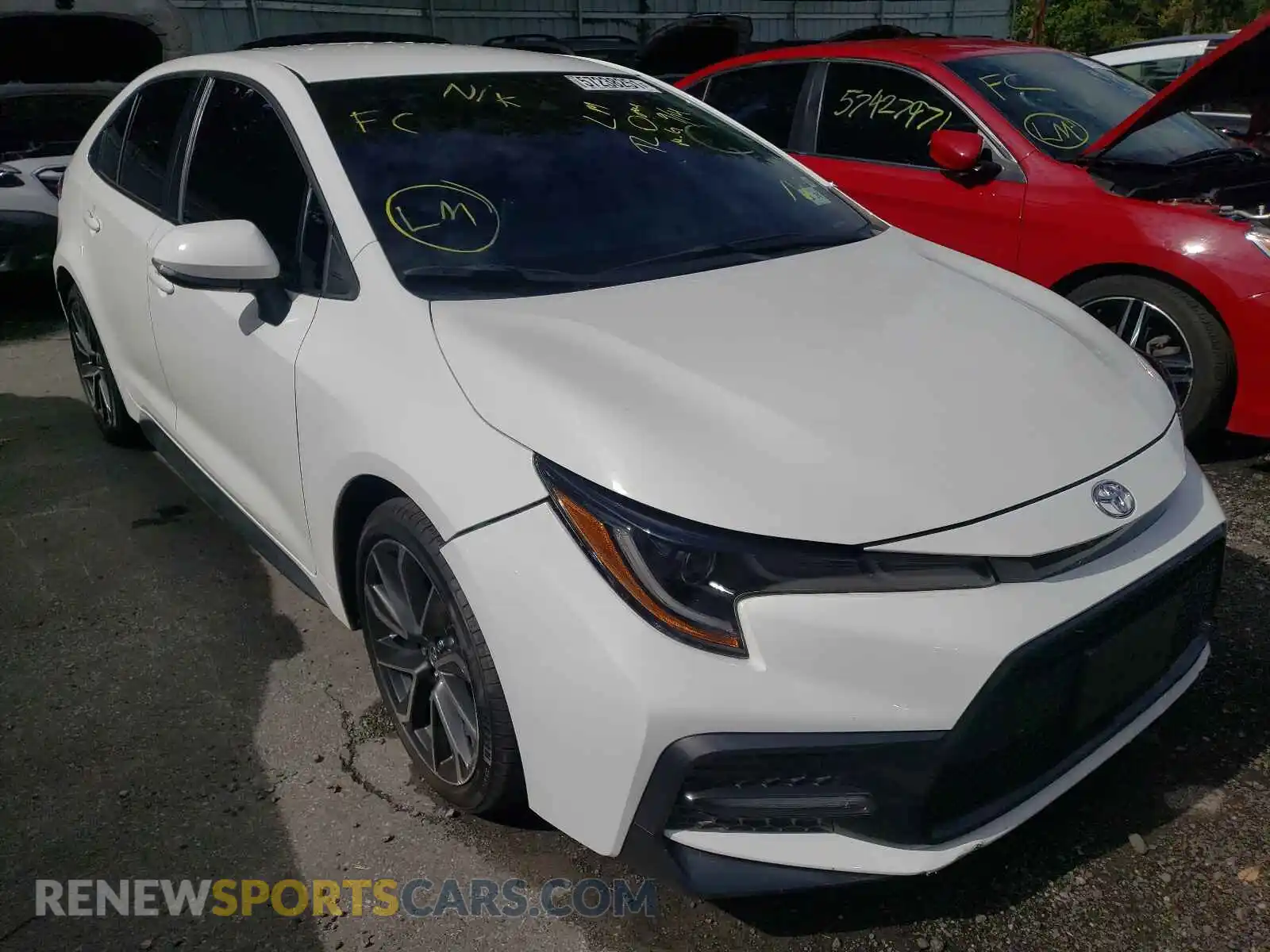 1 Photograph of a damaged car 5YFS4RCE3LP014655 TOYOTA COROLLA 2020