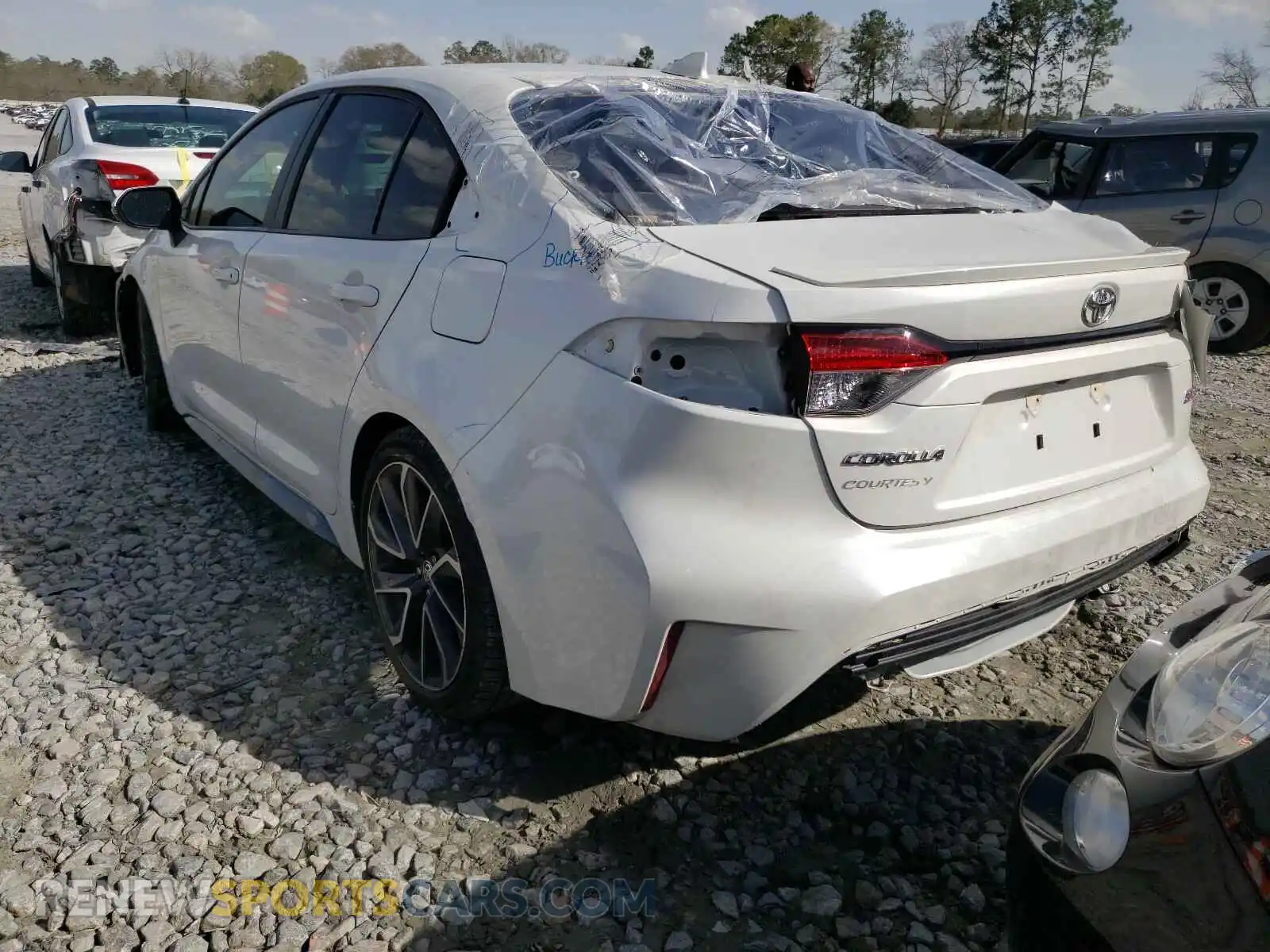3 fotografías del automóvil dañado 5YFS4RCE3LP015904 TOYOTA COROLLA 2020