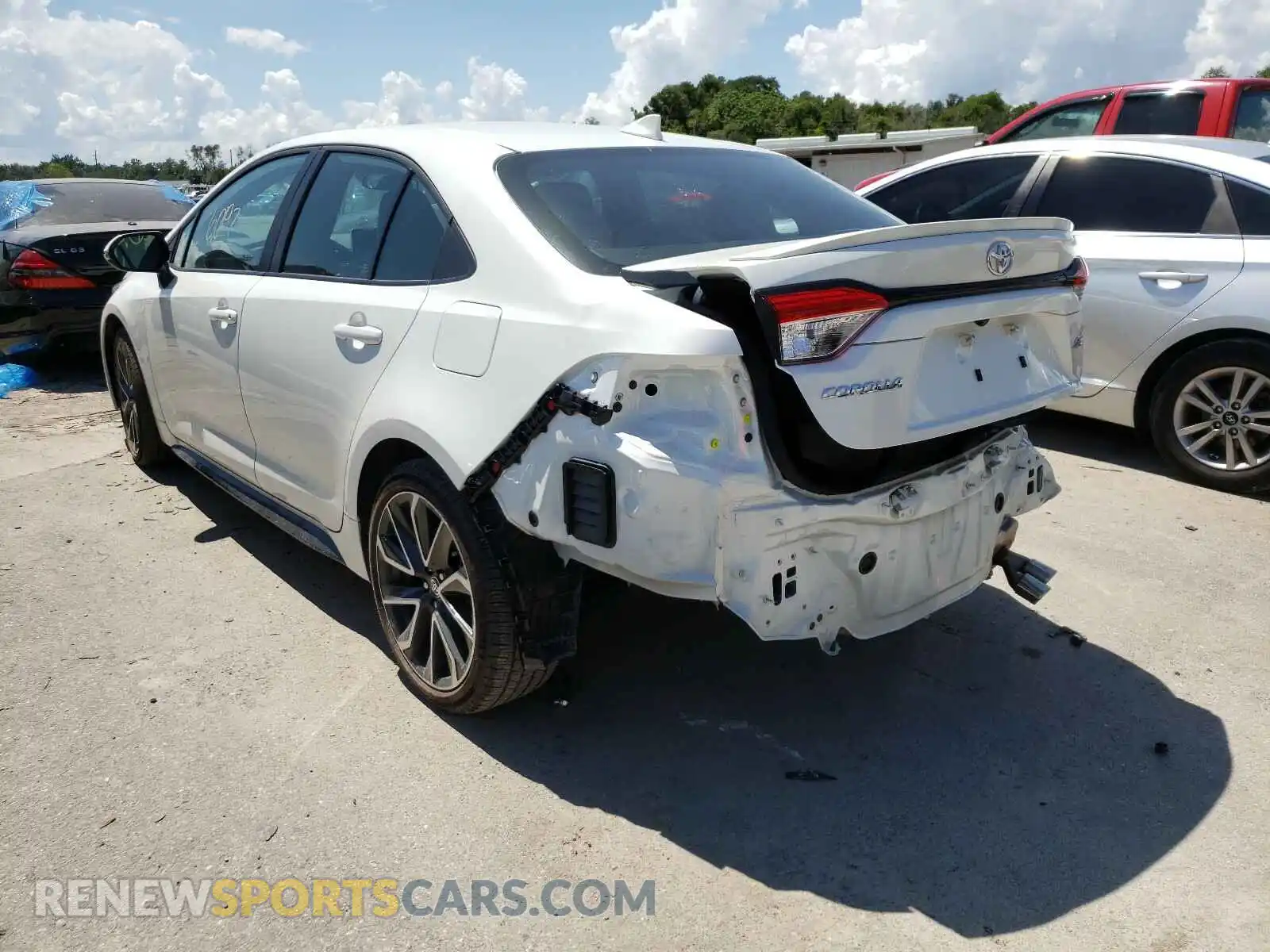 3 Photograph of a damaged car 5YFS4RCE4LP047325 TOYOTA COROLLA 2020