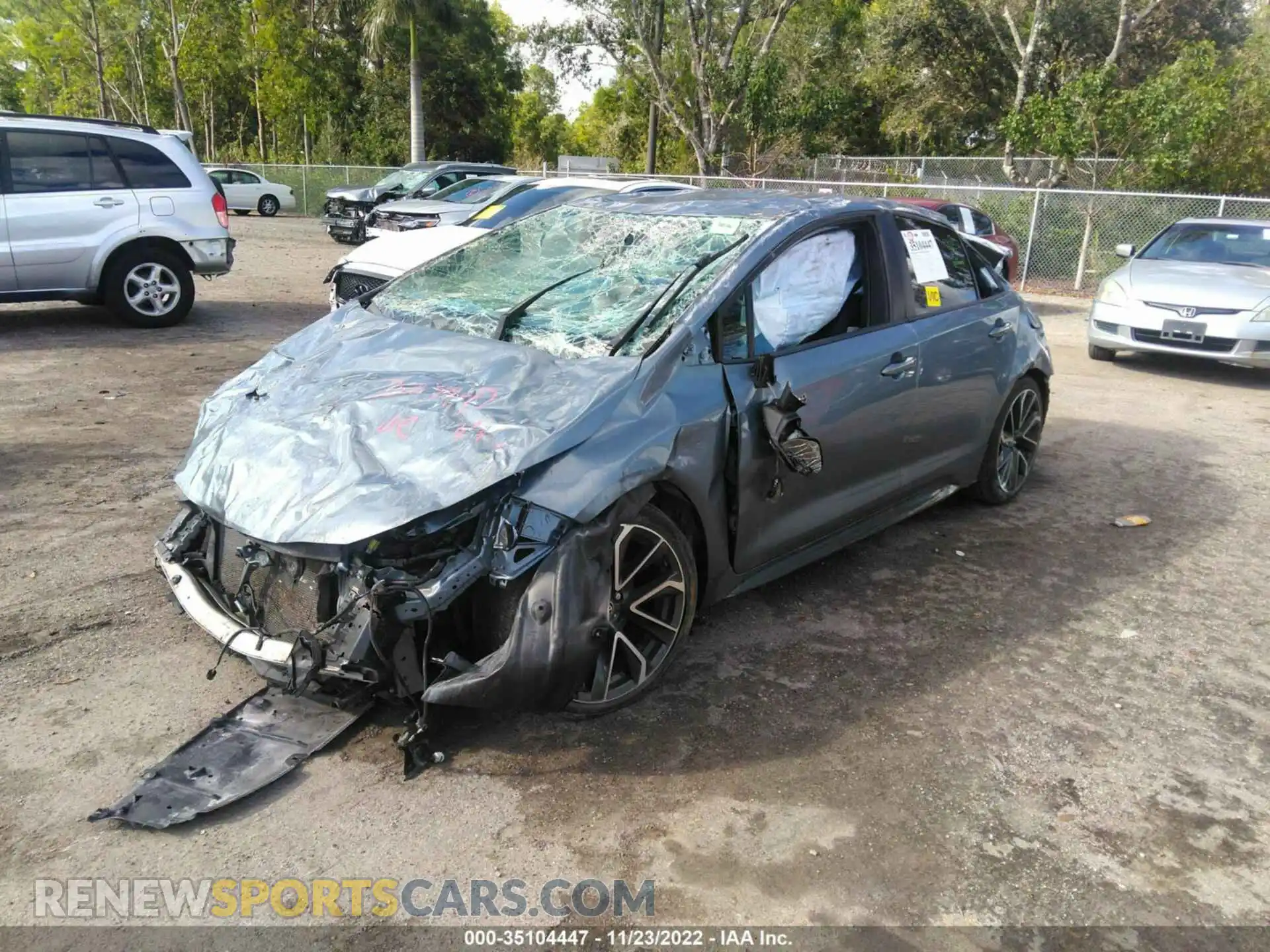 2 fotografías del automóvil dañado 5YFS4RCE5LP005326 TOYOTA COROLLA 2020