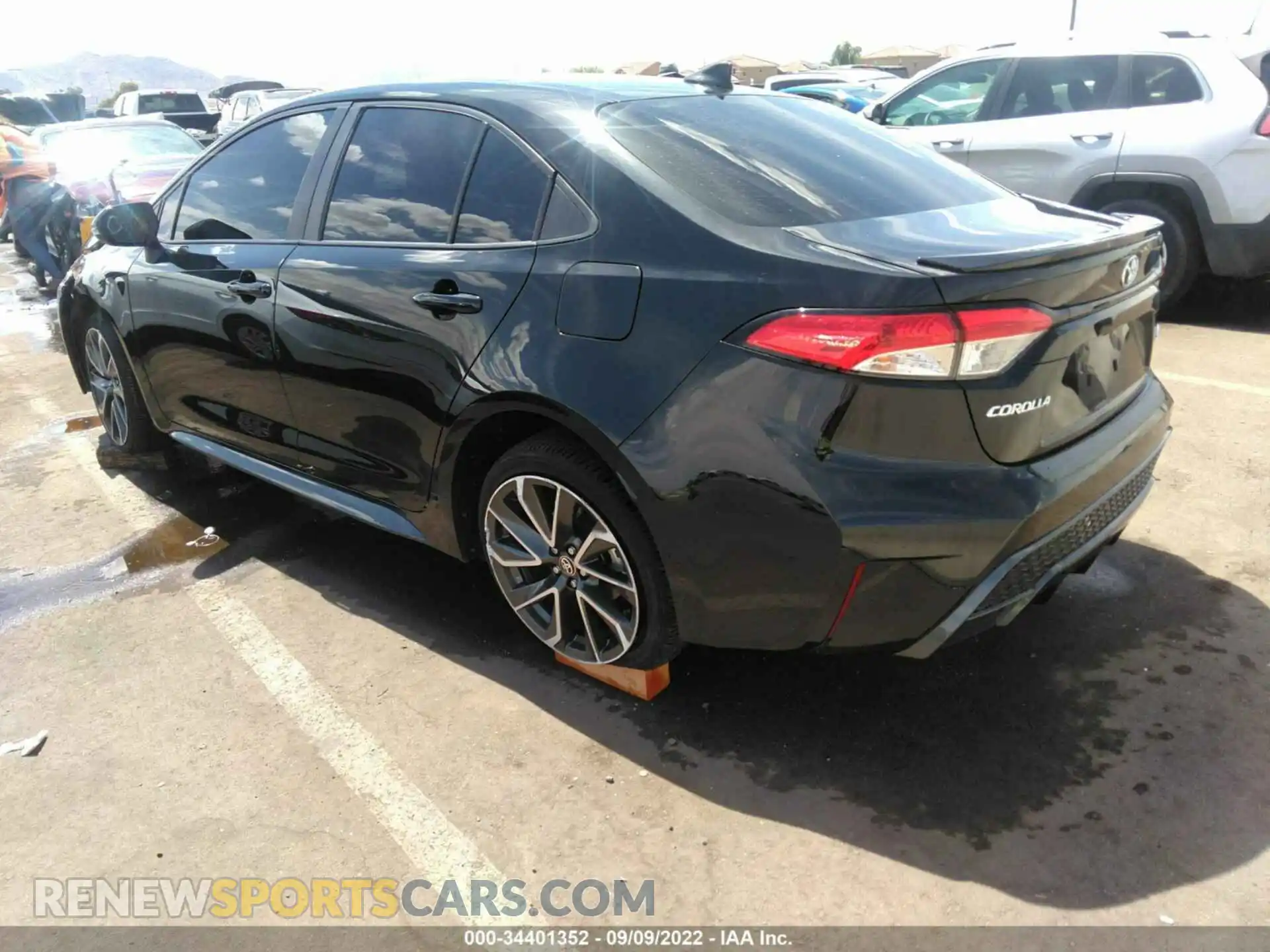 3 Photograph of a damaged car 5YFS4RCE5LP041906 TOYOTA COROLLA 2020