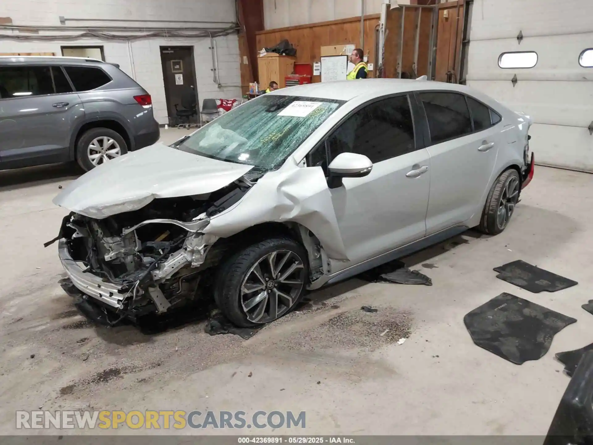 2 fotografías del automóvil dañado 5YFS4RCE5LP052906 TOYOTA COROLLA 2020