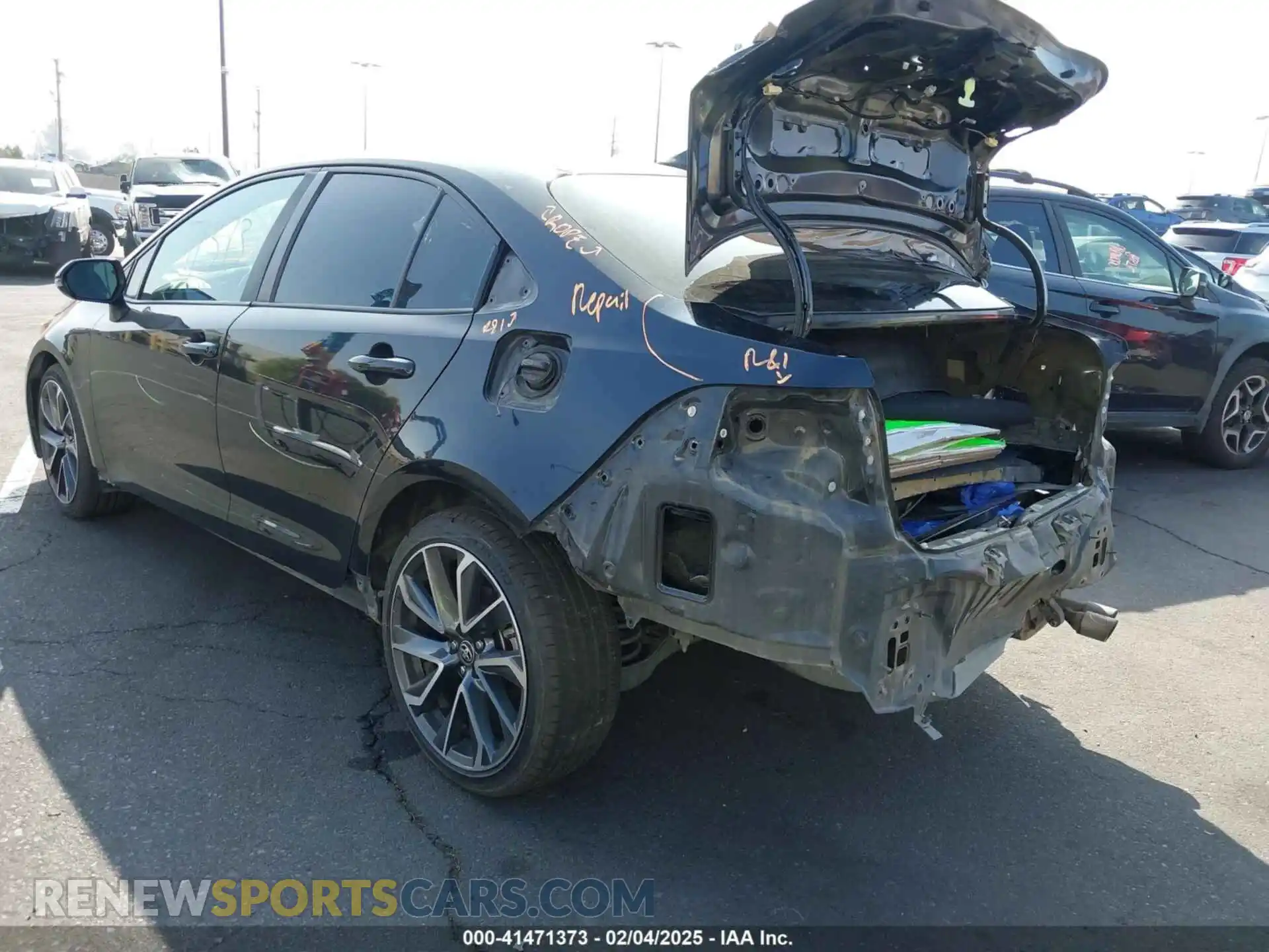 3 Photograph of a damaged car 5YFS4RCE6LP056687 TOYOTA COROLLA 2020