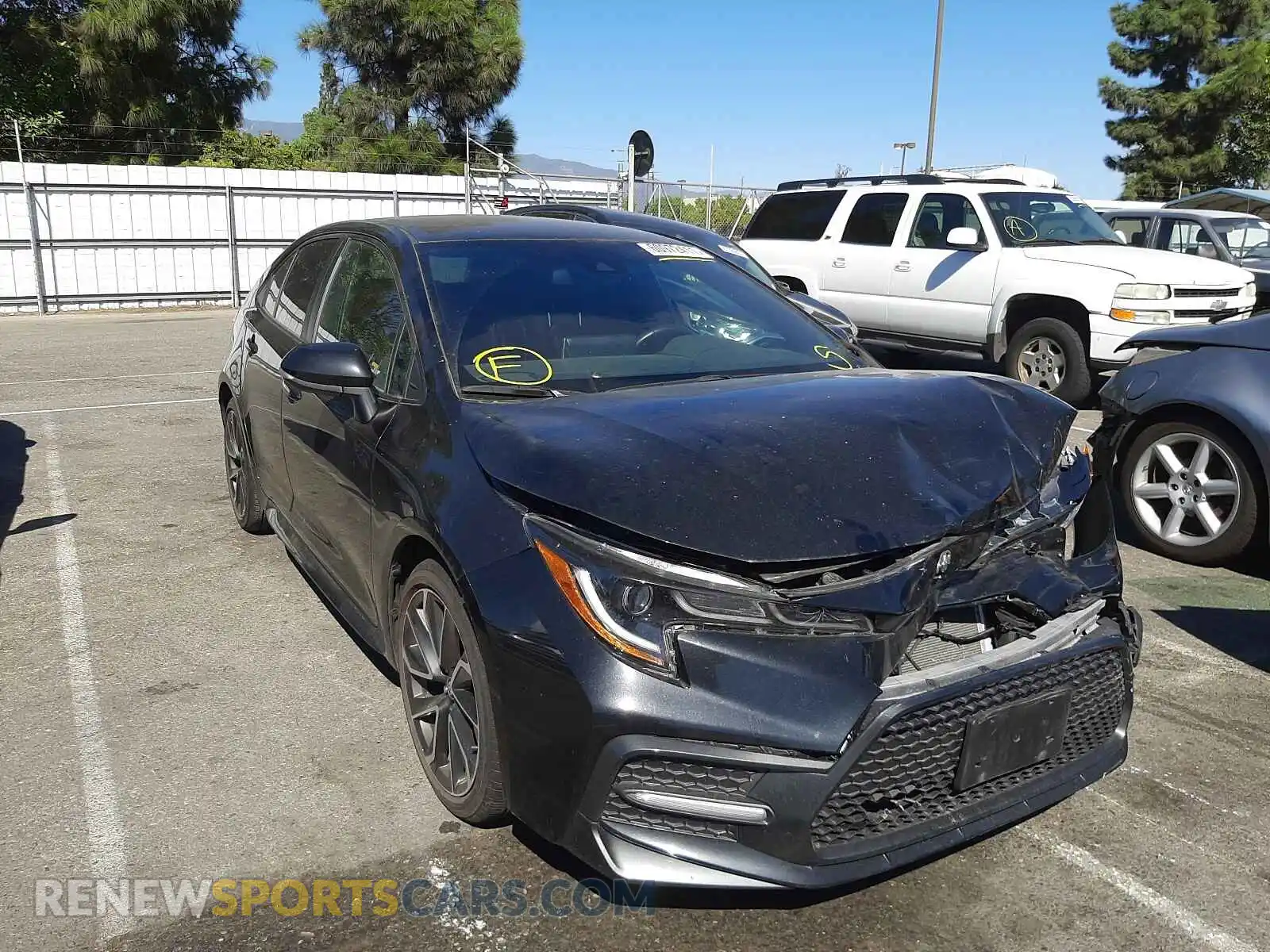 1 Photograph of a damaged car 5YFS4RCE7LP050915 TOYOTA COROLLA 2020