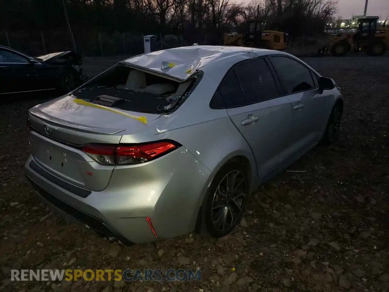 3 Photograph of a damaged car 5YFS4RCE9LP028429 TOYOTA COROLLA 2020