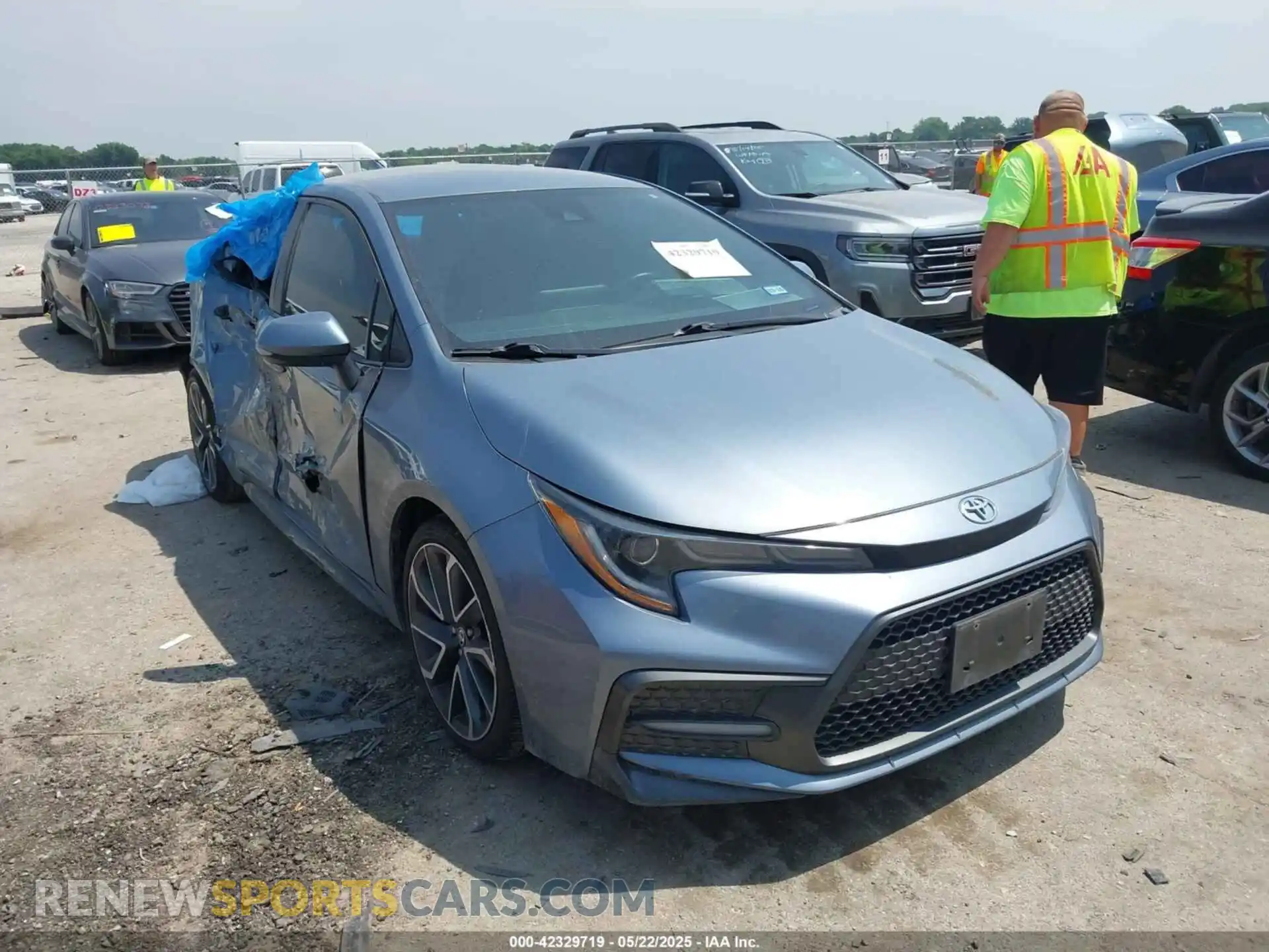 1 Photograph of a damaged car 5YFS4RCE9LP031332 TOYOTA COROLLA 2020