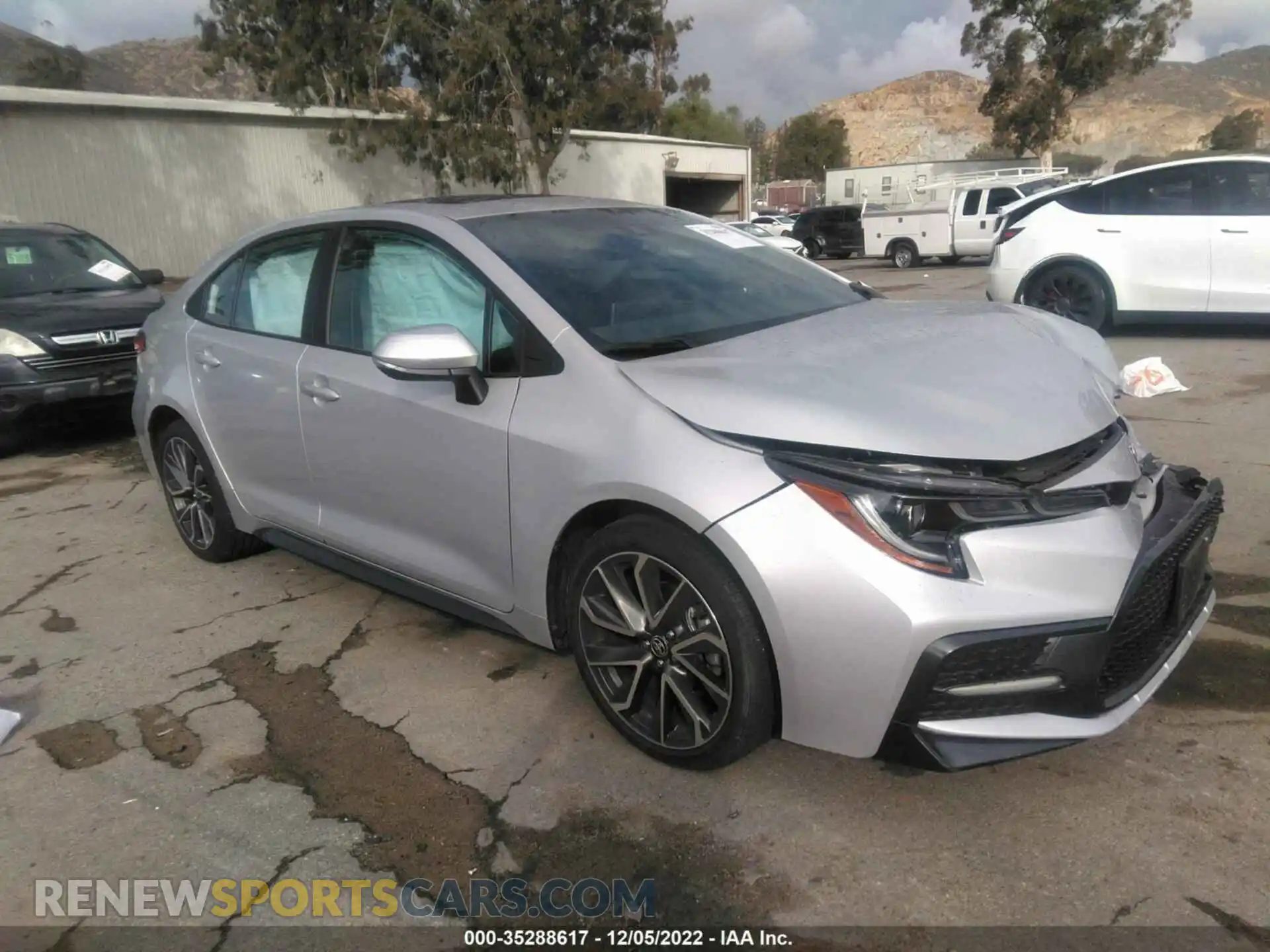 1 Photograph of a damaged car 5YFT4RCE3LP050768 TOYOTA COROLLA 2020