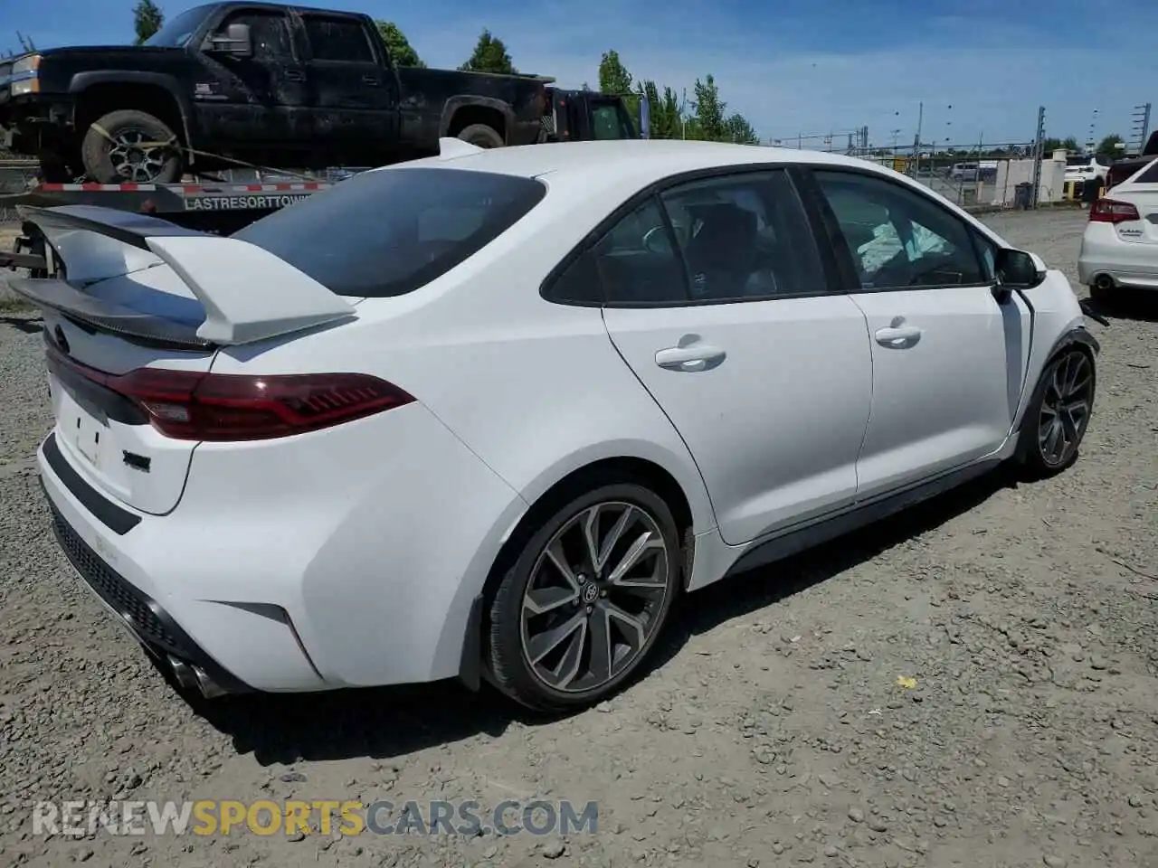 3 Photograph of a damaged car 5YFT4RCE7LP054113 TOYOTA COROLLA 2020