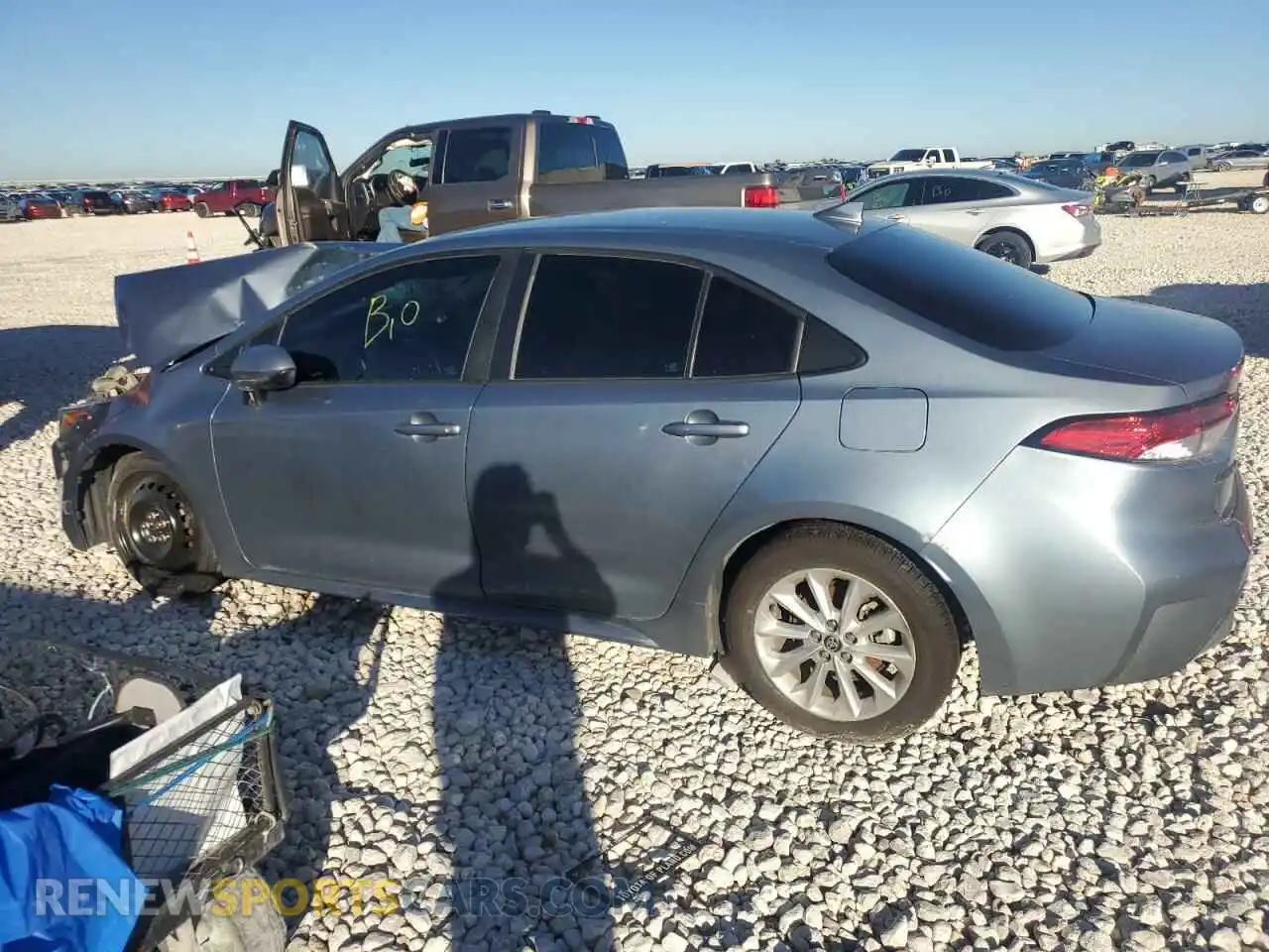 2 Photograph of a damaged car 5YFVPRAE1LP085408 TOYOTA COROLLA 2020