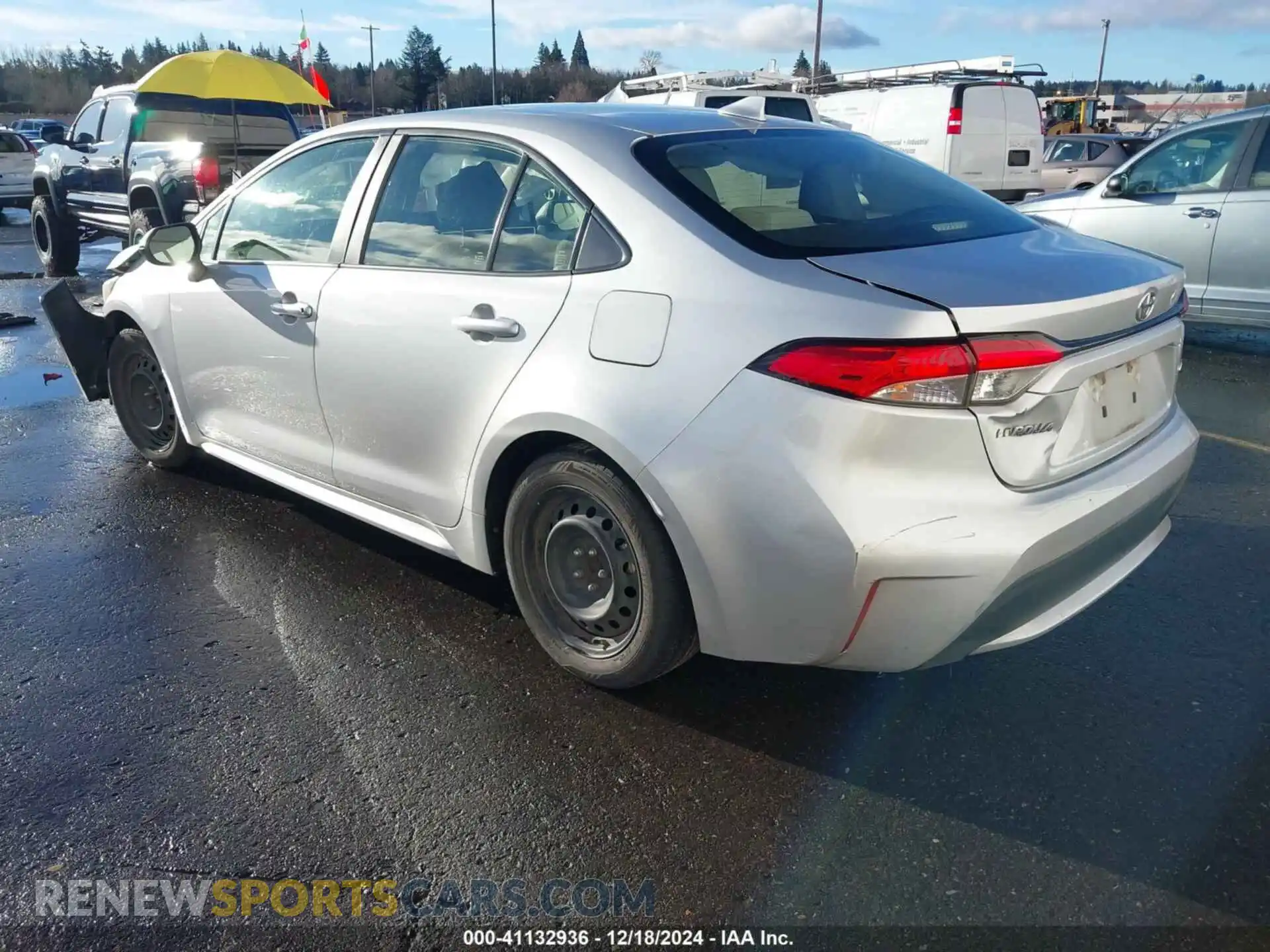 3 Photograph of a damaged car JTDEPRAE4LJ090137 TOYOTA COROLLA 2020