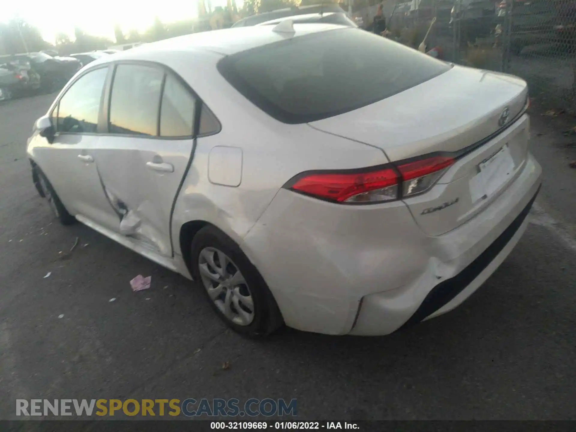3 Photograph of a damaged car JTDEPRAE8LJ040700 TOYOTA COROLLA 2020