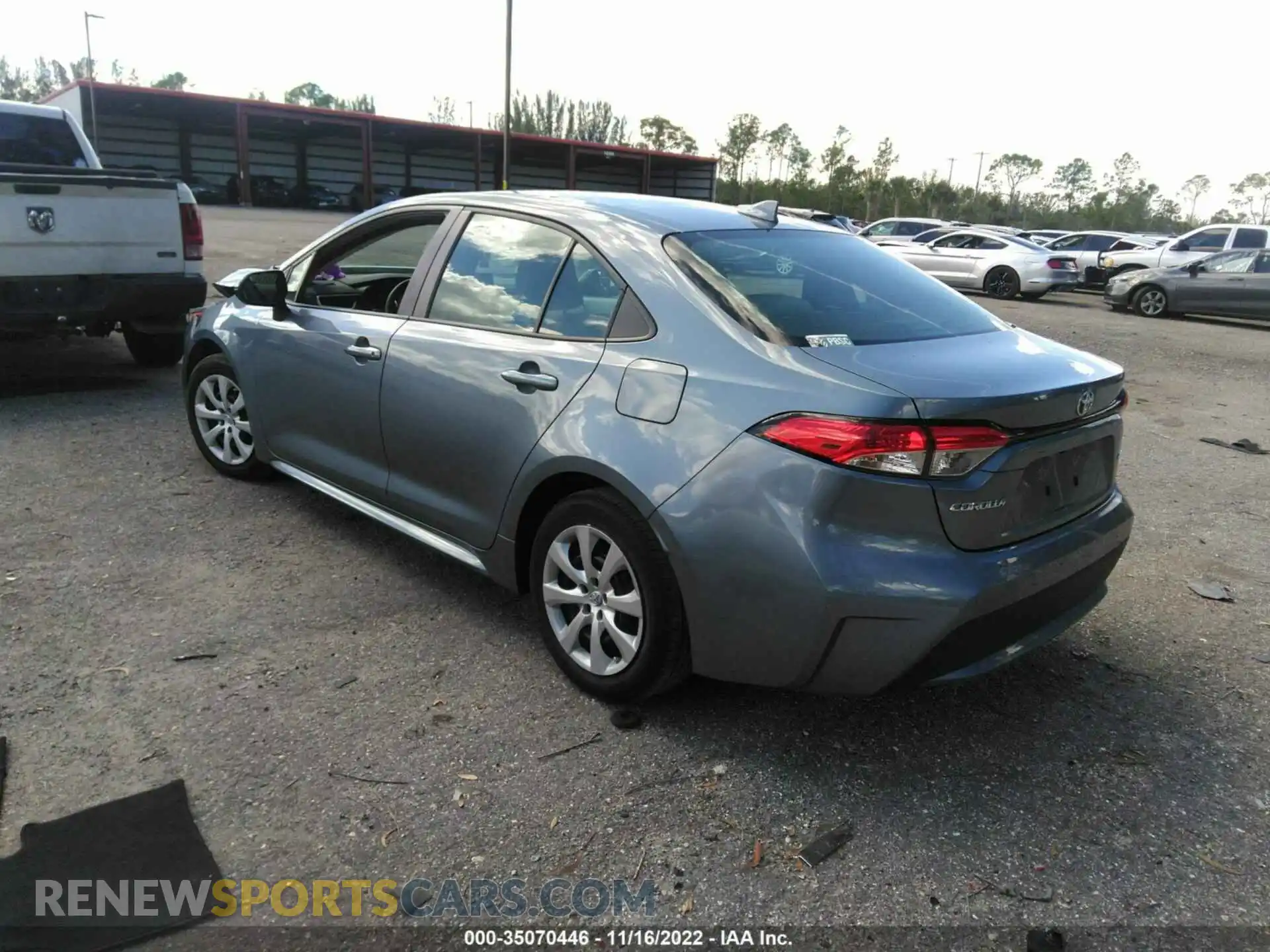 3 fotografías del automóvil dañado 5YFEPMAE0MP174326 TOYOTA COROLLA 2021