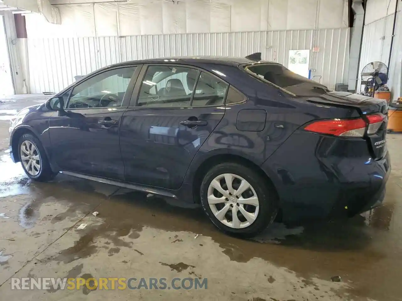 2 fotografías del automóvil dañado 5YFEPMAE0MP181549 TOYOTA COROLLA 2021