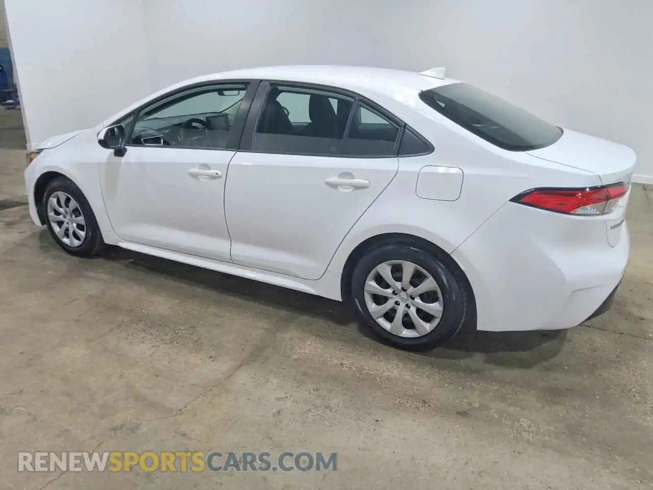 2 fotografías del automóvil dañado 5YFEPMAE0MP188582 TOYOTA COROLLA 2021