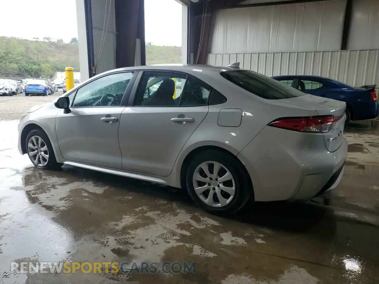 2 fotografías del automóvil dañado 5YFEPMAE0MP191028 TOYOTA COROLLA 2021