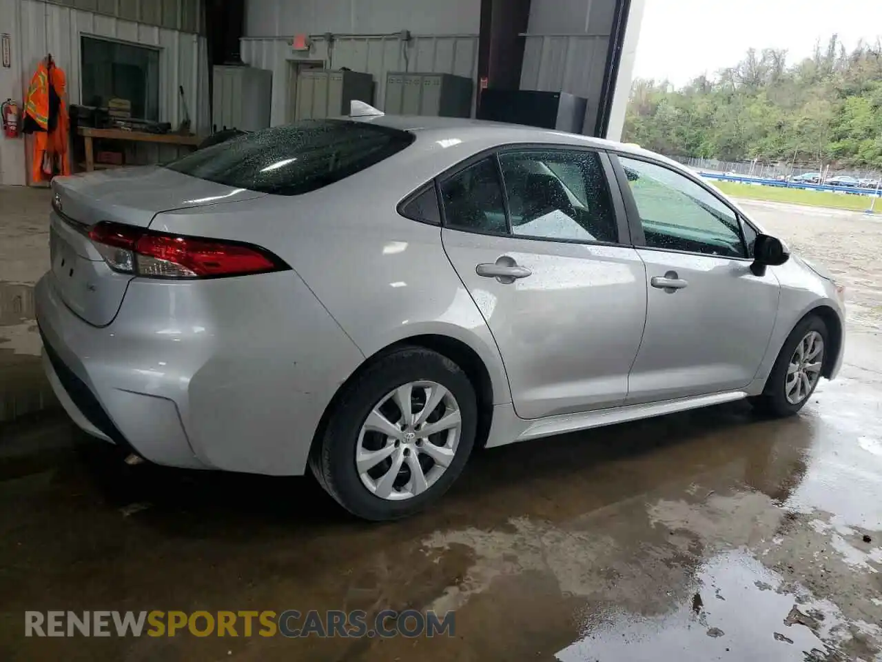 3 fotografías del automóvil dañado 5YFEPMAE0MP191028 TOYOTA COROLLA 2021