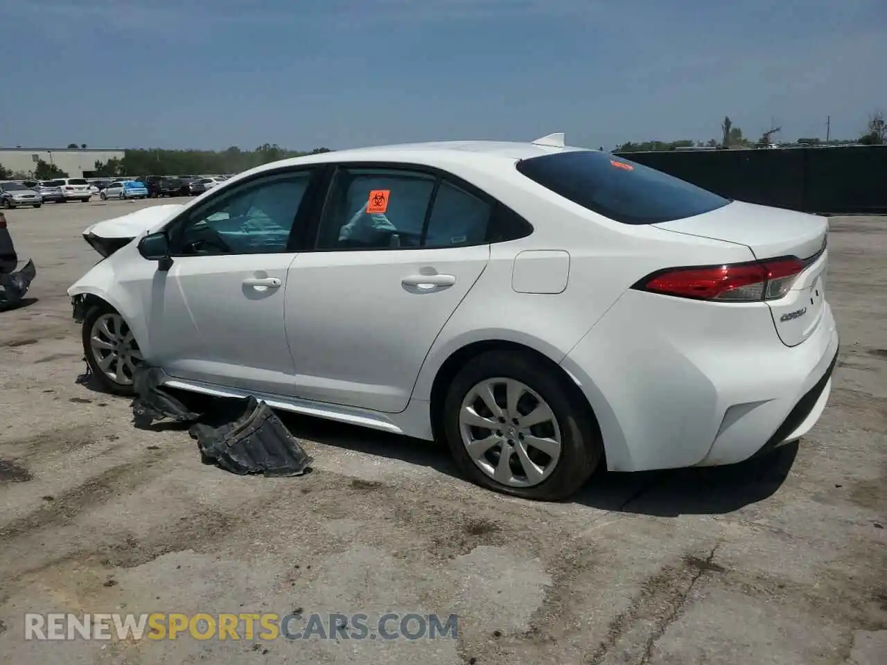 2 fotografías del automóvil dañado 5YFEPMAE0MP223380 TOYOTA COROLLA 2021