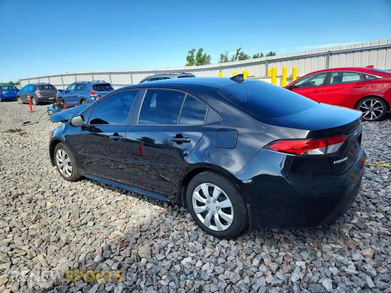 2 fotografías del automóvil dañado 5YFEPMAE0MP225243 TOYOTA COROLLA 2021