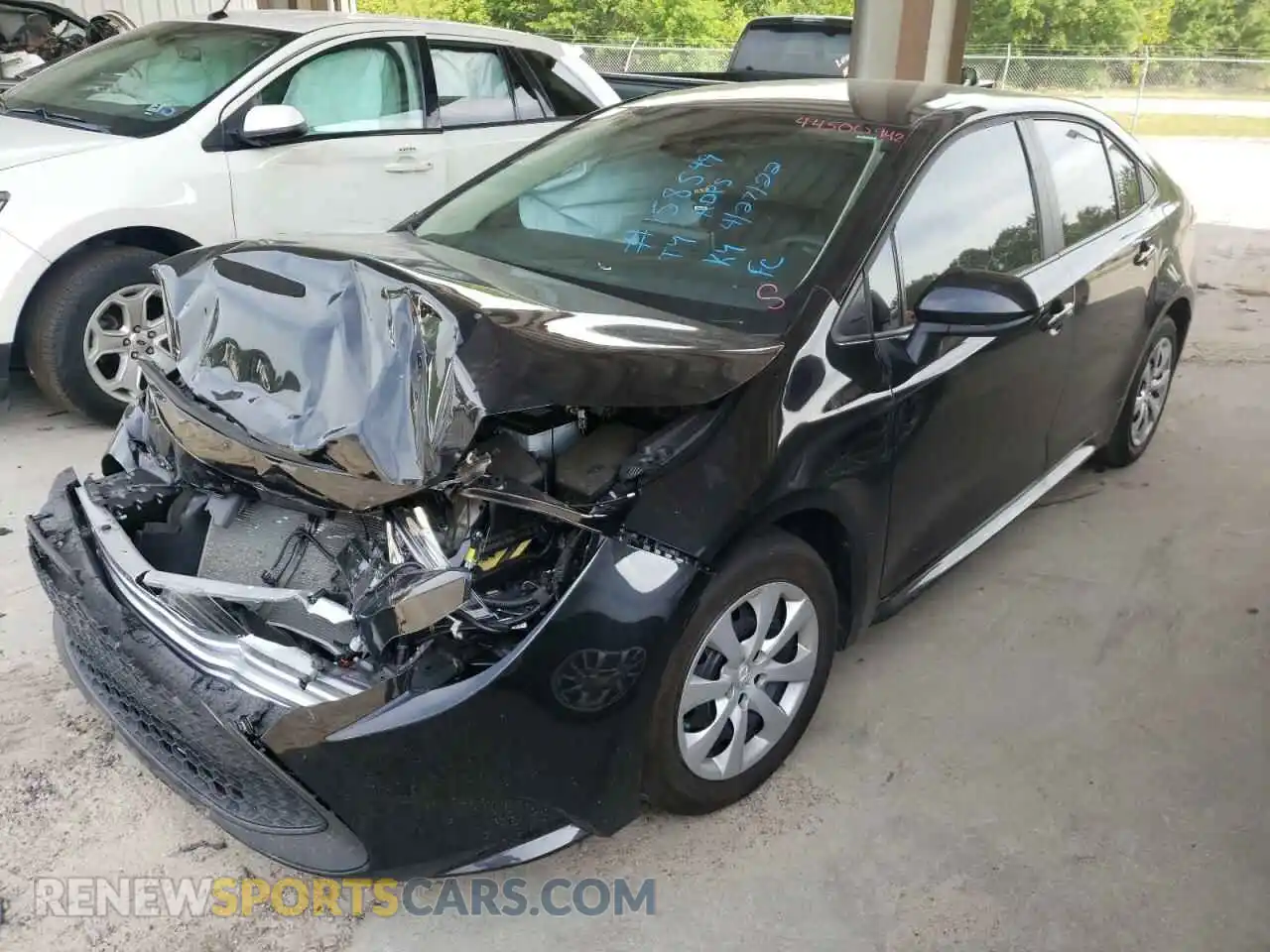 2 fotografías del automóvil dañado 5YFEPMAE0MP229924 TOYOTA COROLLA 2021
