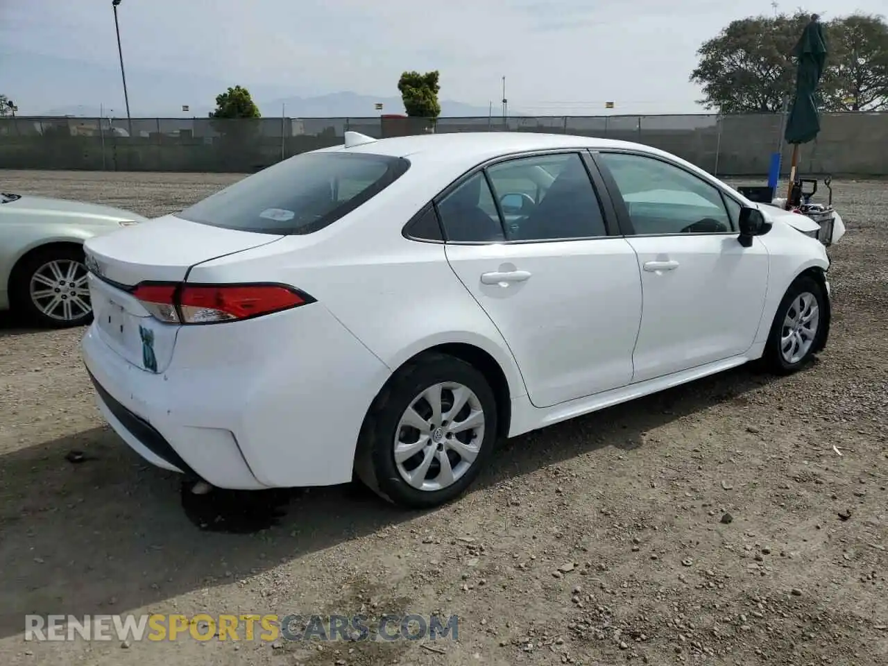 3 fotografías del automóvil dañado 5YFEPMAE0MP234251 TOYOTA COROLLA 2021