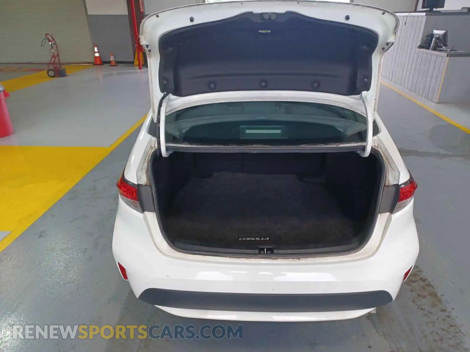 2 Photograph of a damaged car 5YFEPMAE0MP263961 TOYOTA COROLLA 2021