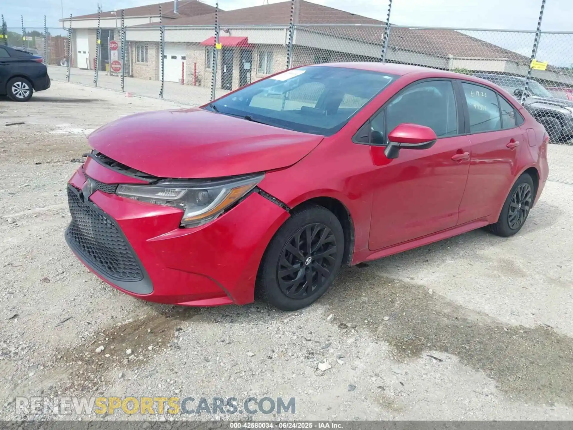 2 fotografías del automóvil dañado 5YFEPMAE1MP174769 TOYOTA COROLLA 2021
