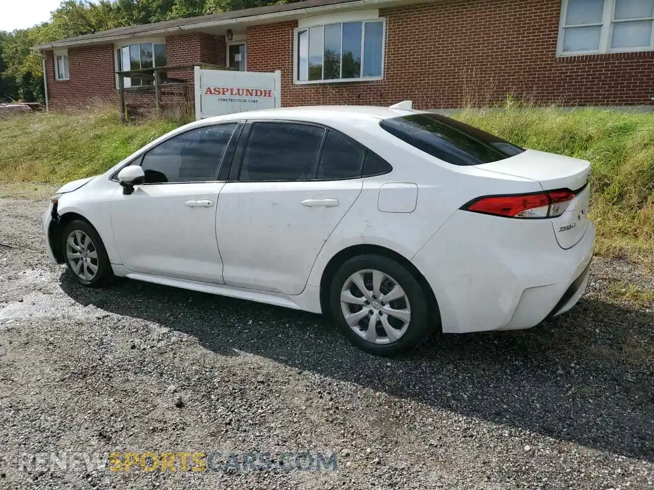 2 fotografías del automóvil dañado 5YFEPMAE1MP180281 TOYOTA COROLLA 2021
