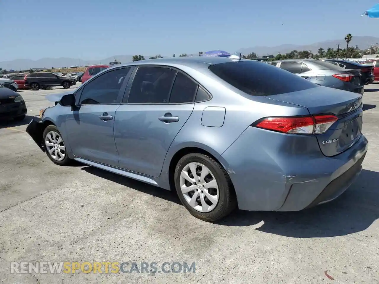 2 fotografías del automóvil dañado 5YFEPMAE1MP246232 TOYOTA COROLLA 2021