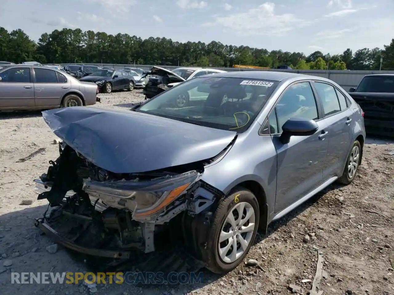 2 fotografías del automóvil dañado 5YFEPMAE1MP257151 TOYOTA COROLLA 2021