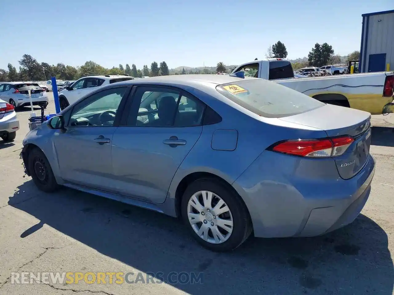 2 fotografías del automóvil dañado 5YFEPMAE1MP258431 TOYOTA COROLLA 2021