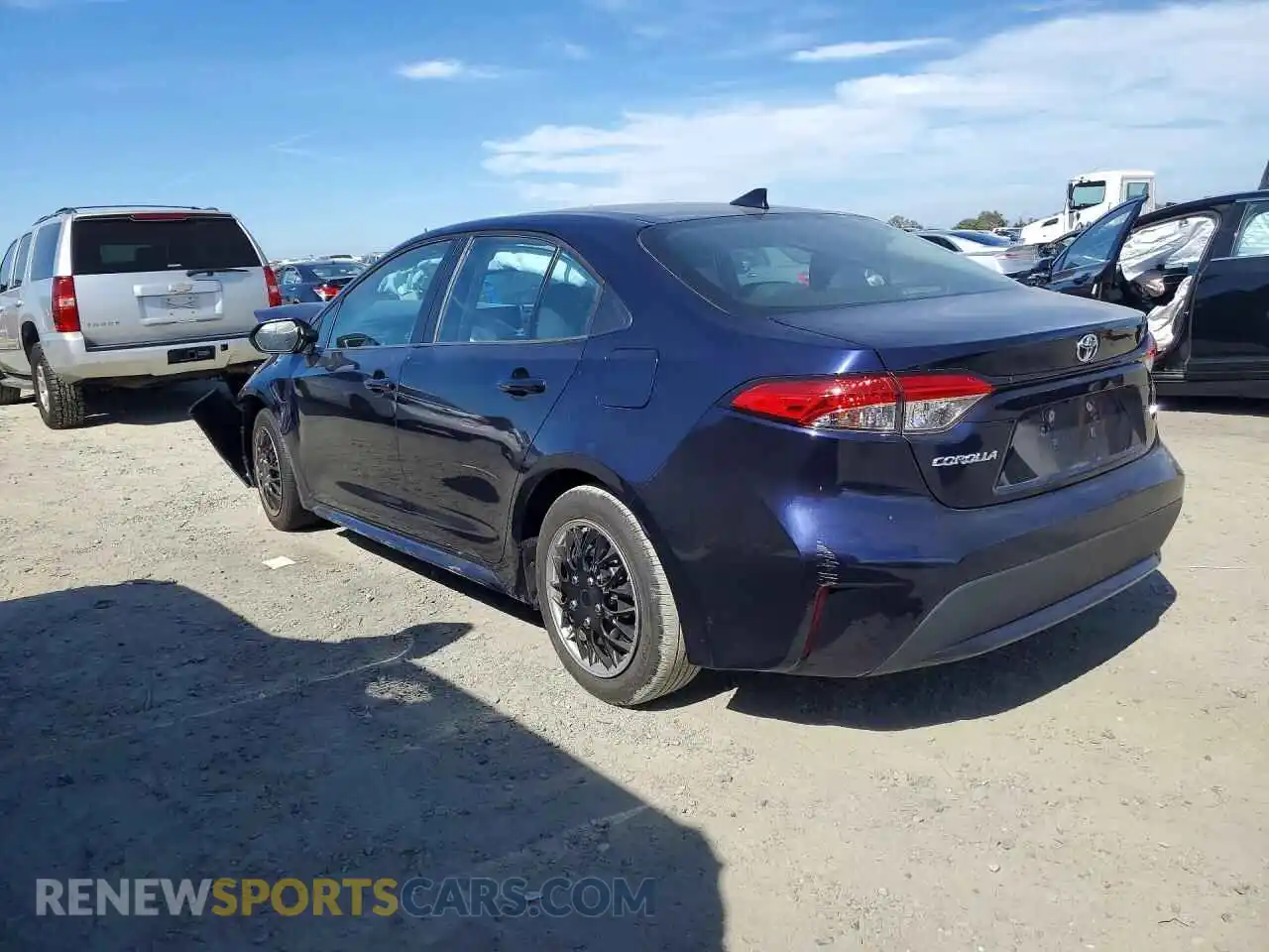 2 fotografías del automóvil dañado 5YFEPMAE2MP164834 TOYOTA COROLLA 2021