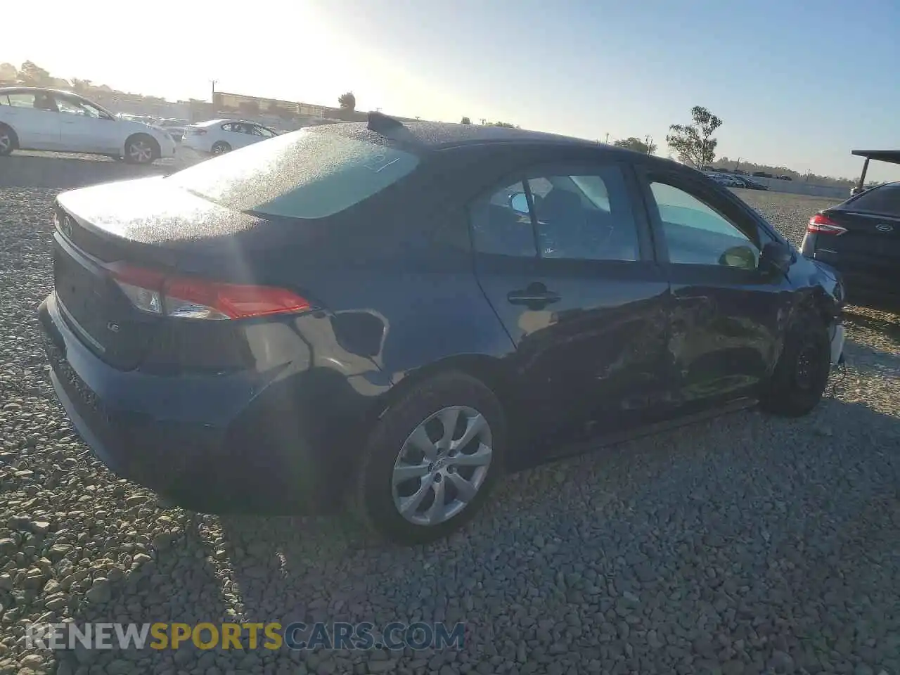 3 fotografías del automóvil dañado 5YFEPMAE2MP270359 TOYOTA COROLLA 2021