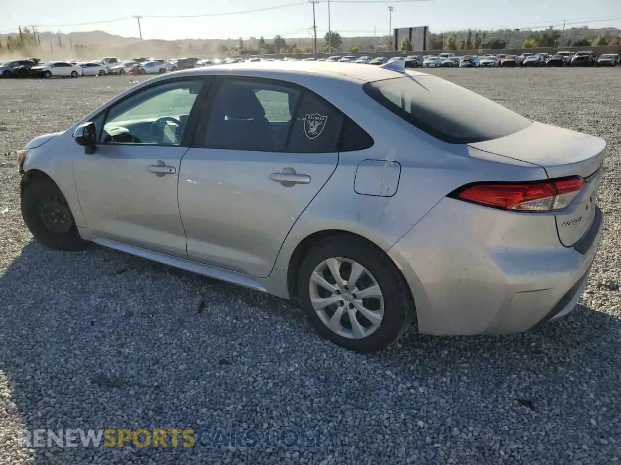 2 fotografías del automóvil dañado 5YFEPMAE3MP217315 TOYOTA COROLLA 2021