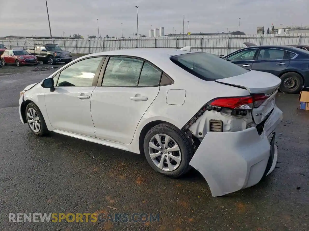2 fotografías del automóvil dañado 5YFEPMAE3MP219419 TOYOTA COROLLA 2021