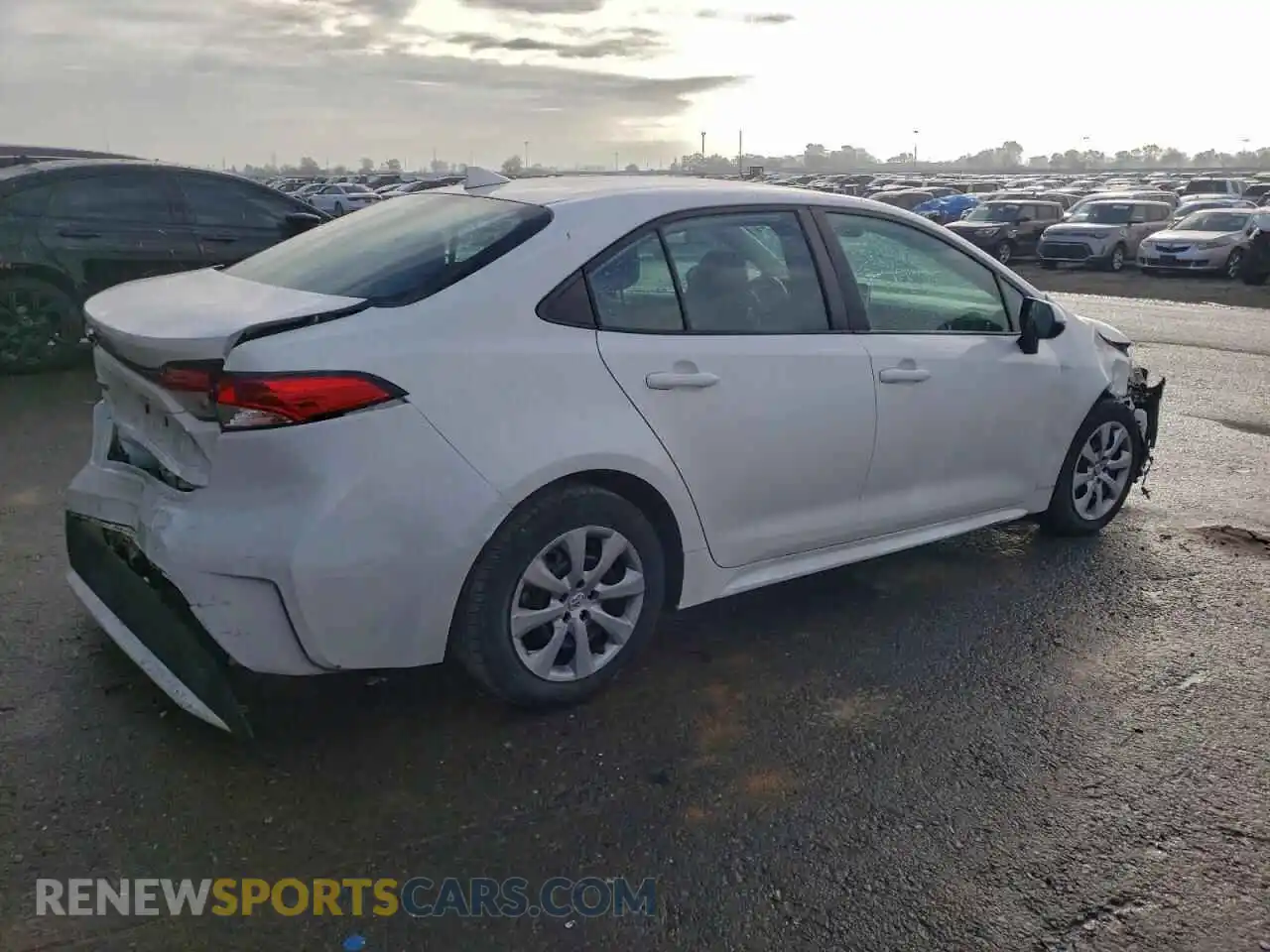 3 fotografías del automóvil dañado 5YFEPMAE3MP219419 TOYOTA COROLLA 2021