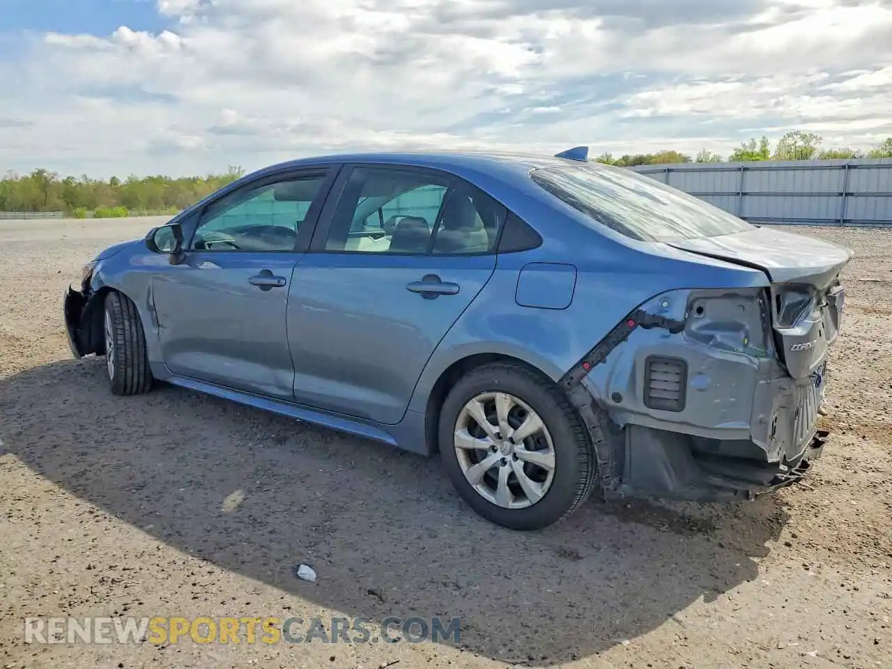 2 fotografías del automóvil dañado 5YFEPMAE3MP221140 TOYOTA COROLLA 2021