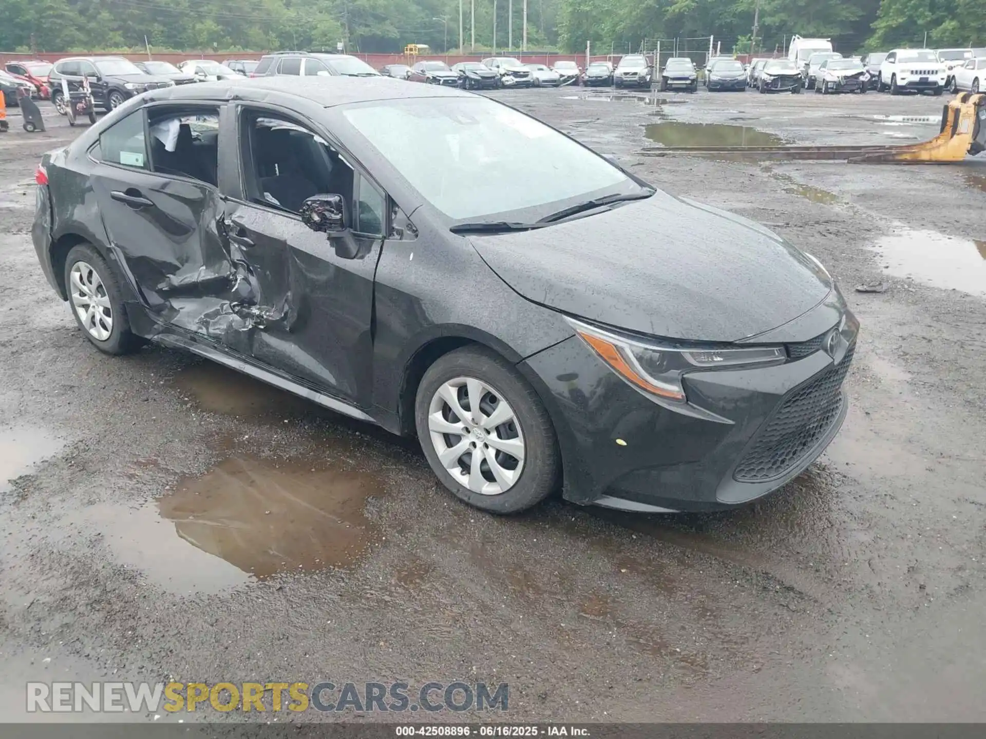 1 Photograph of a damaged car 5YFEPMAE3MP260326 TOYOTA COROLLA 2021