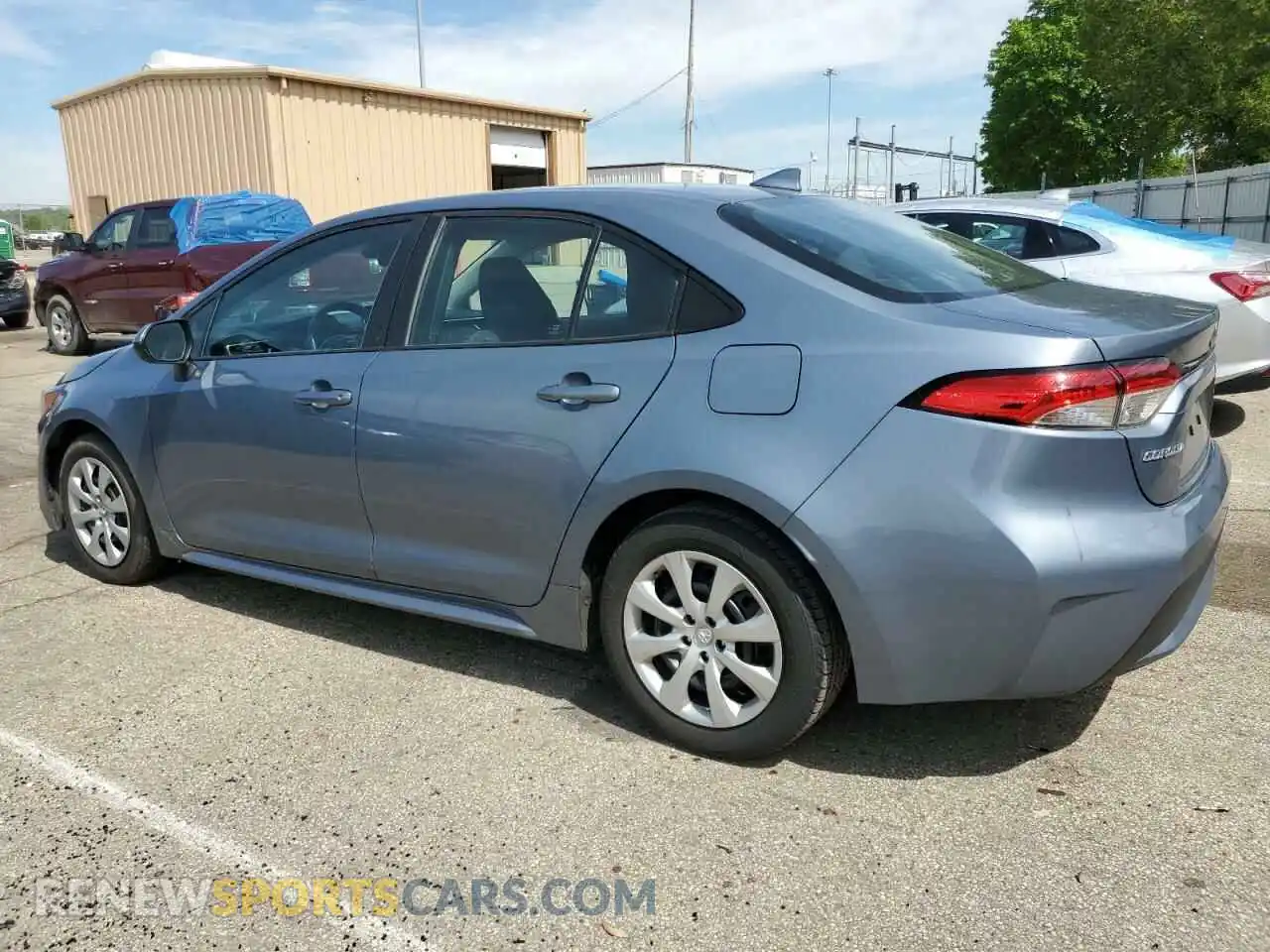 2 fotografías del automóvil dañado 5YFEPMAE4MP152118 TOYOTA COROLLA 2021