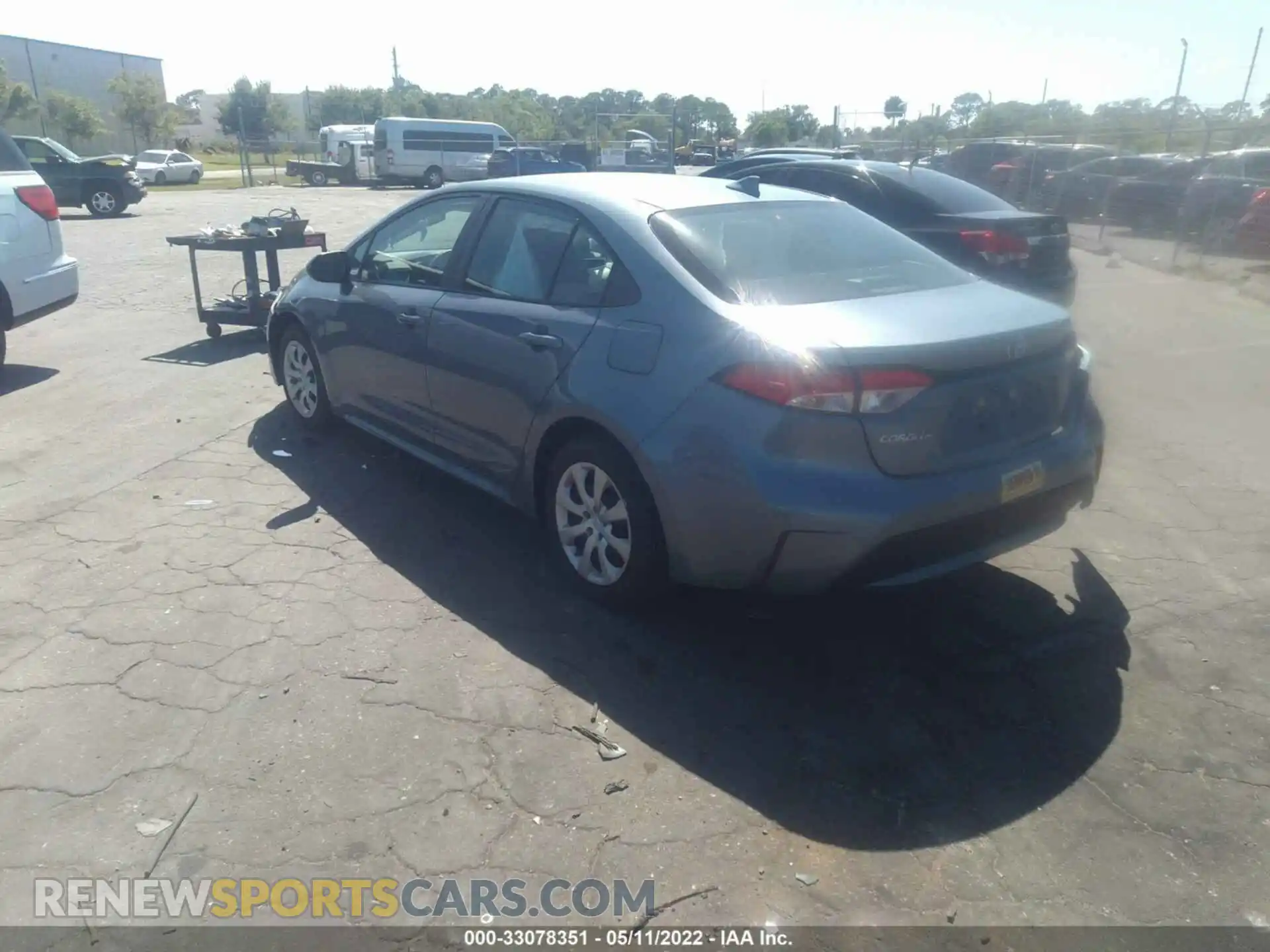 3 fotografías del automóvil dañado 5YFEPMAE4MP166200 TOYOTA COROLLA 2021