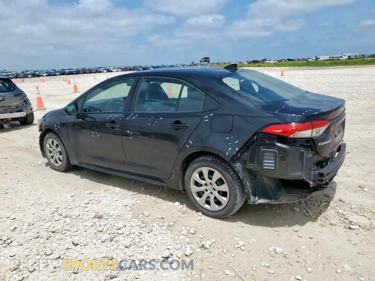 2 fotografías del automóvil dañado 5YFEPMAE4MP184485 TOYOTA COROLLA 2021