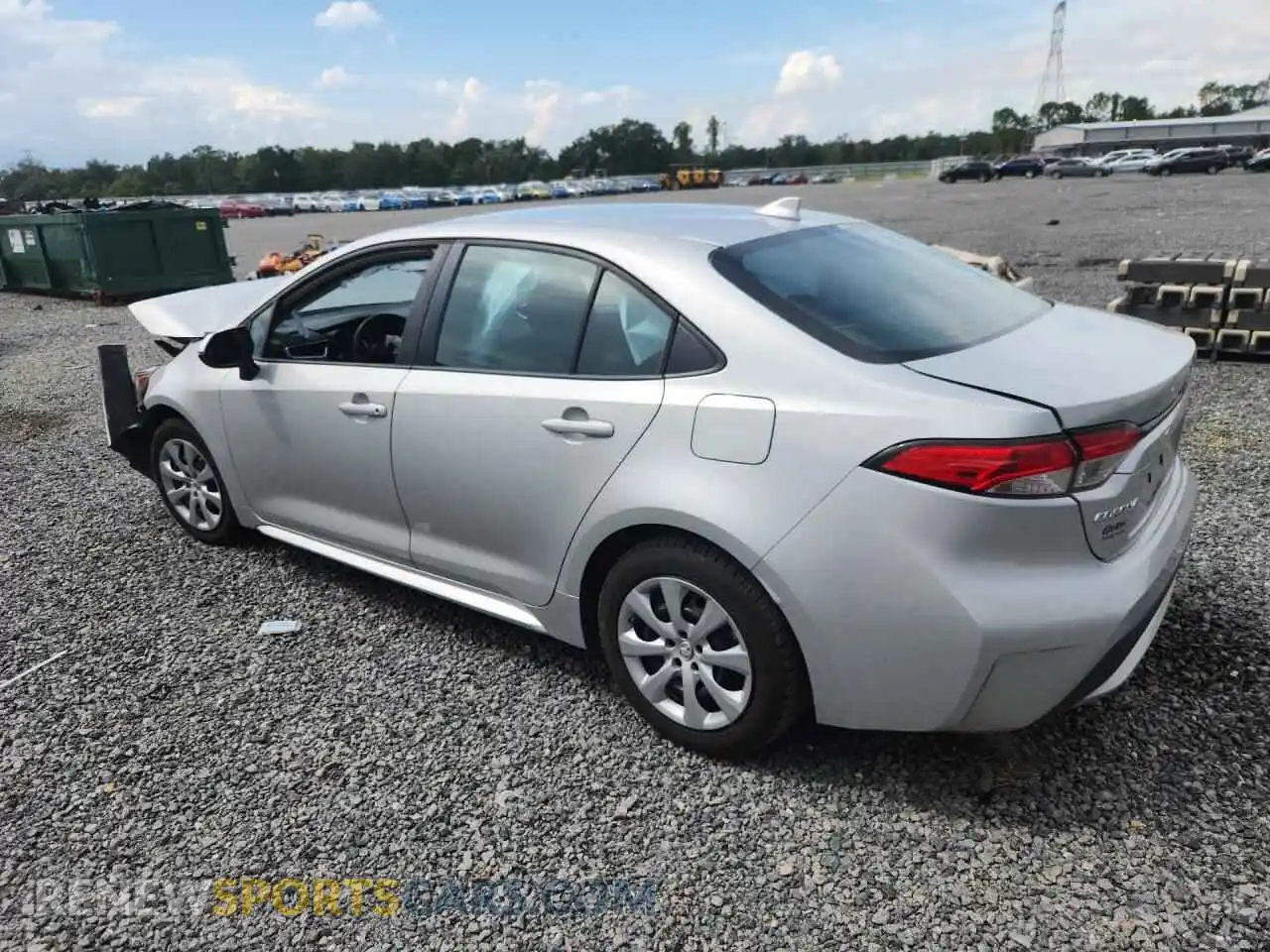 2 fotografías del automóvil dañado 5YFEPMAE4MP213001 TOYOTA COROLLA 2021