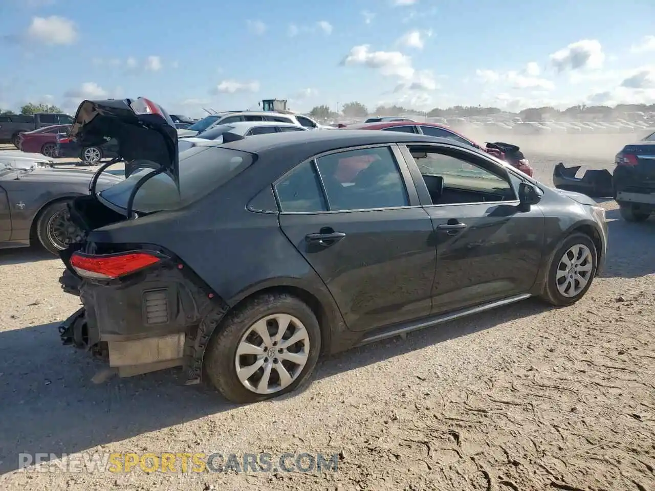 3 fotografías del automóvil dañado 5YFEPMAE4MP256348 TOYOTA COROLLA 2021